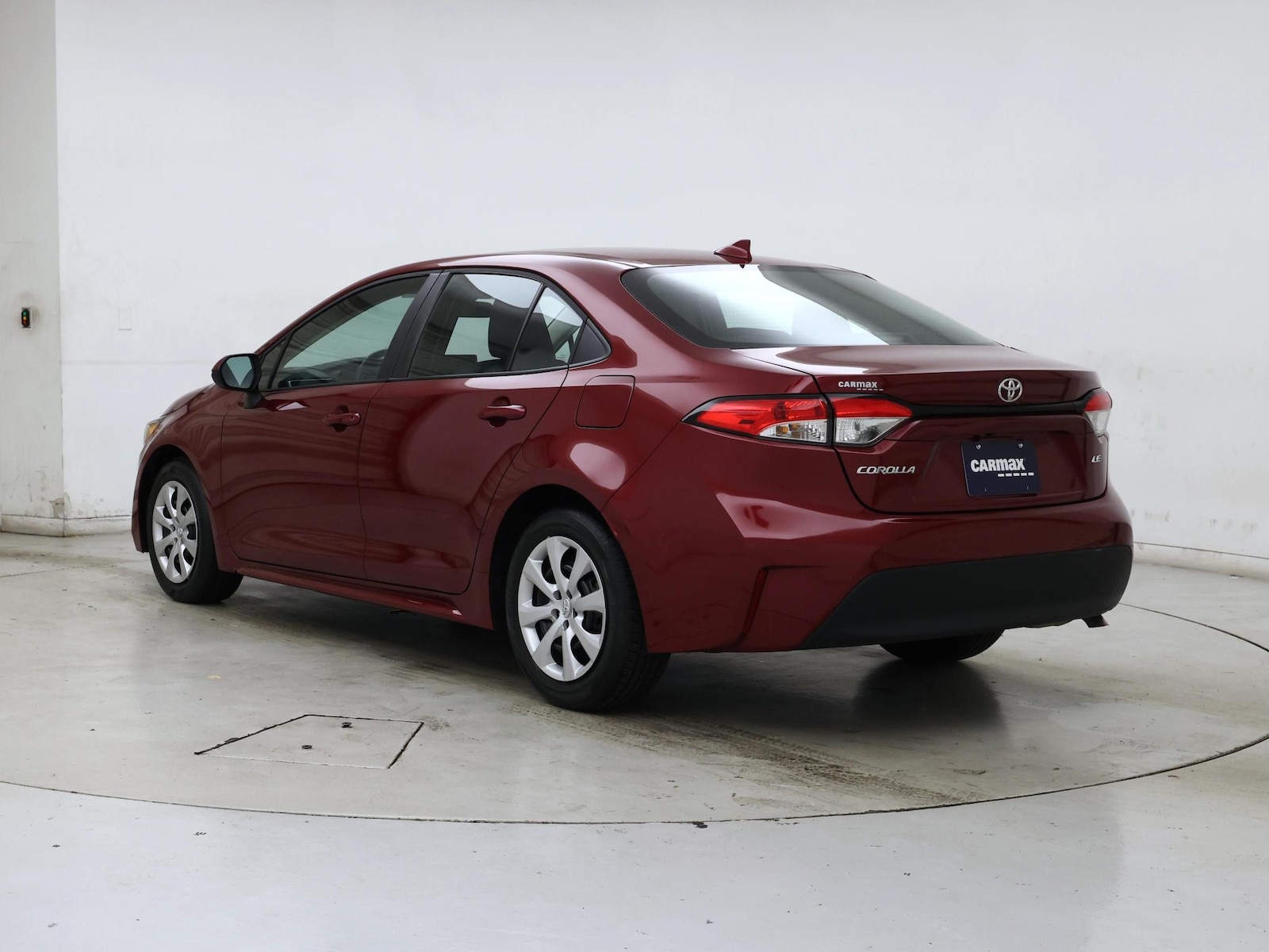 2025 Toyota Corolla LE - Photo 3