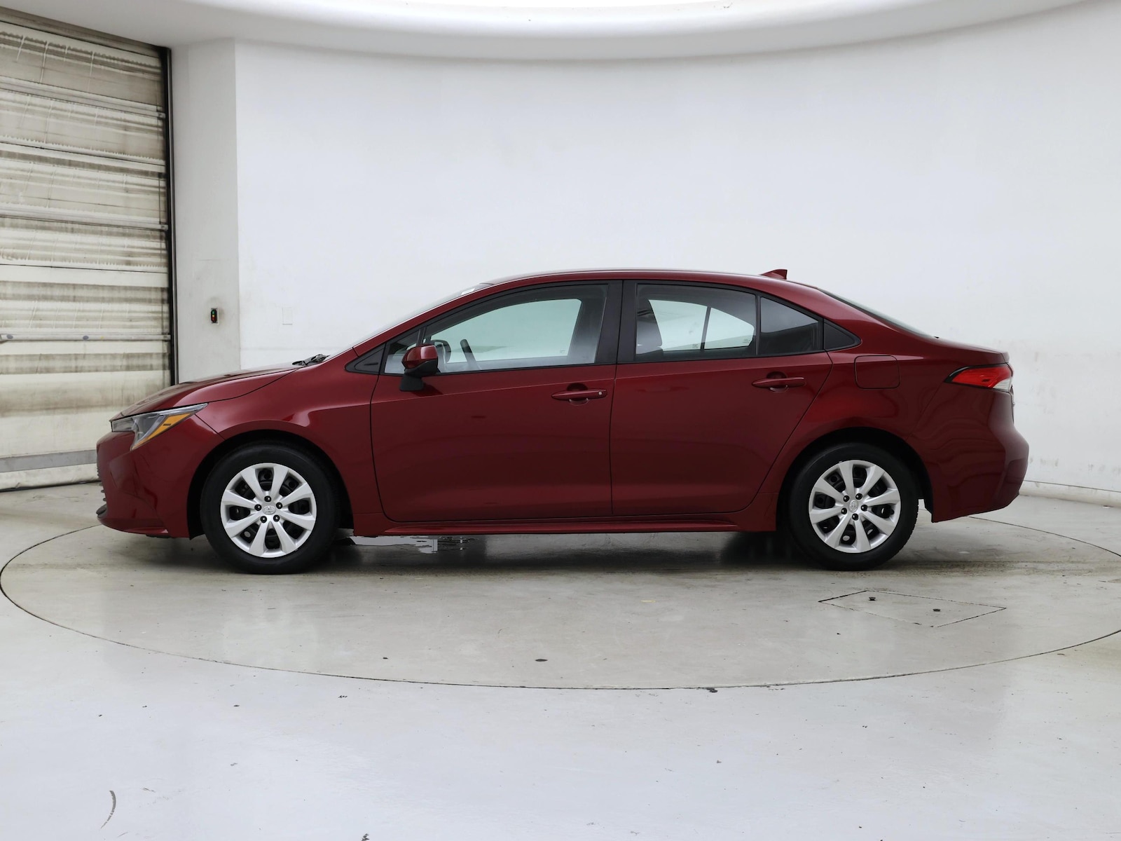 2025 Toyota Corolla LE - Photo 4