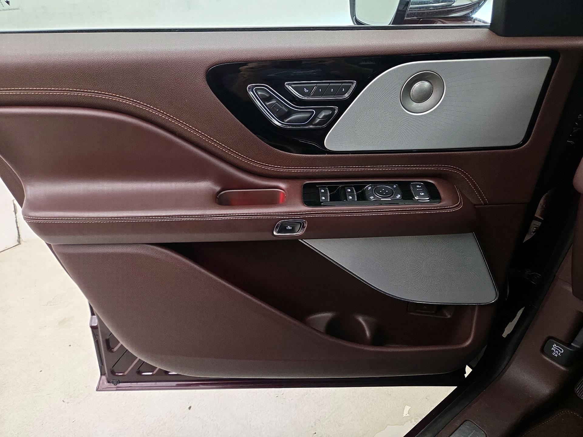 Thumbnail: 2020 Lincoln Aviator - 12