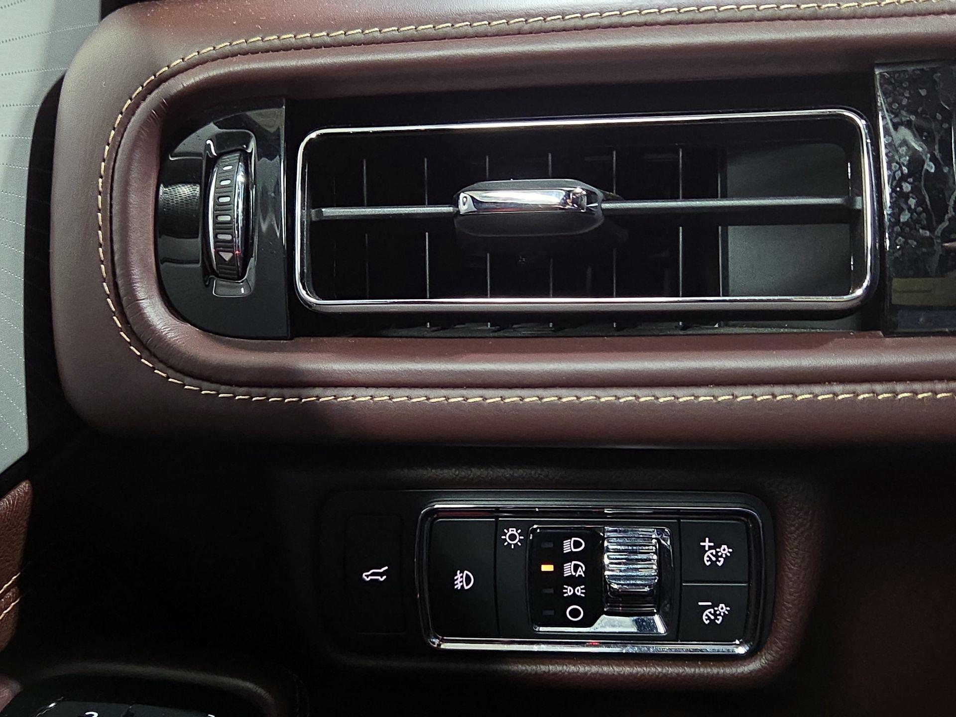 Thumbnail: 2020 Lincoln Aviator - 13