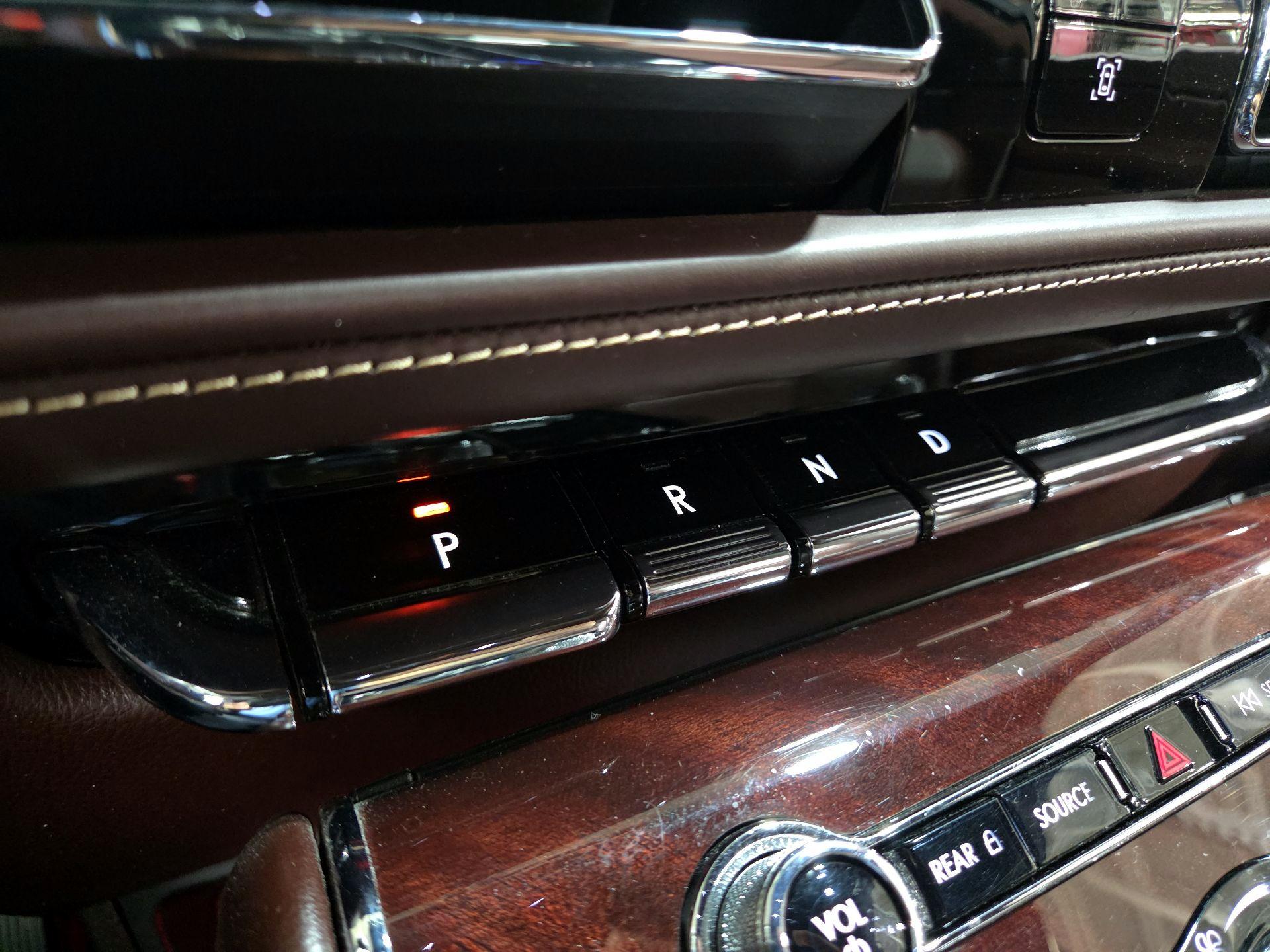 Thumbnail: 2020 Lincoln Aviator - 18