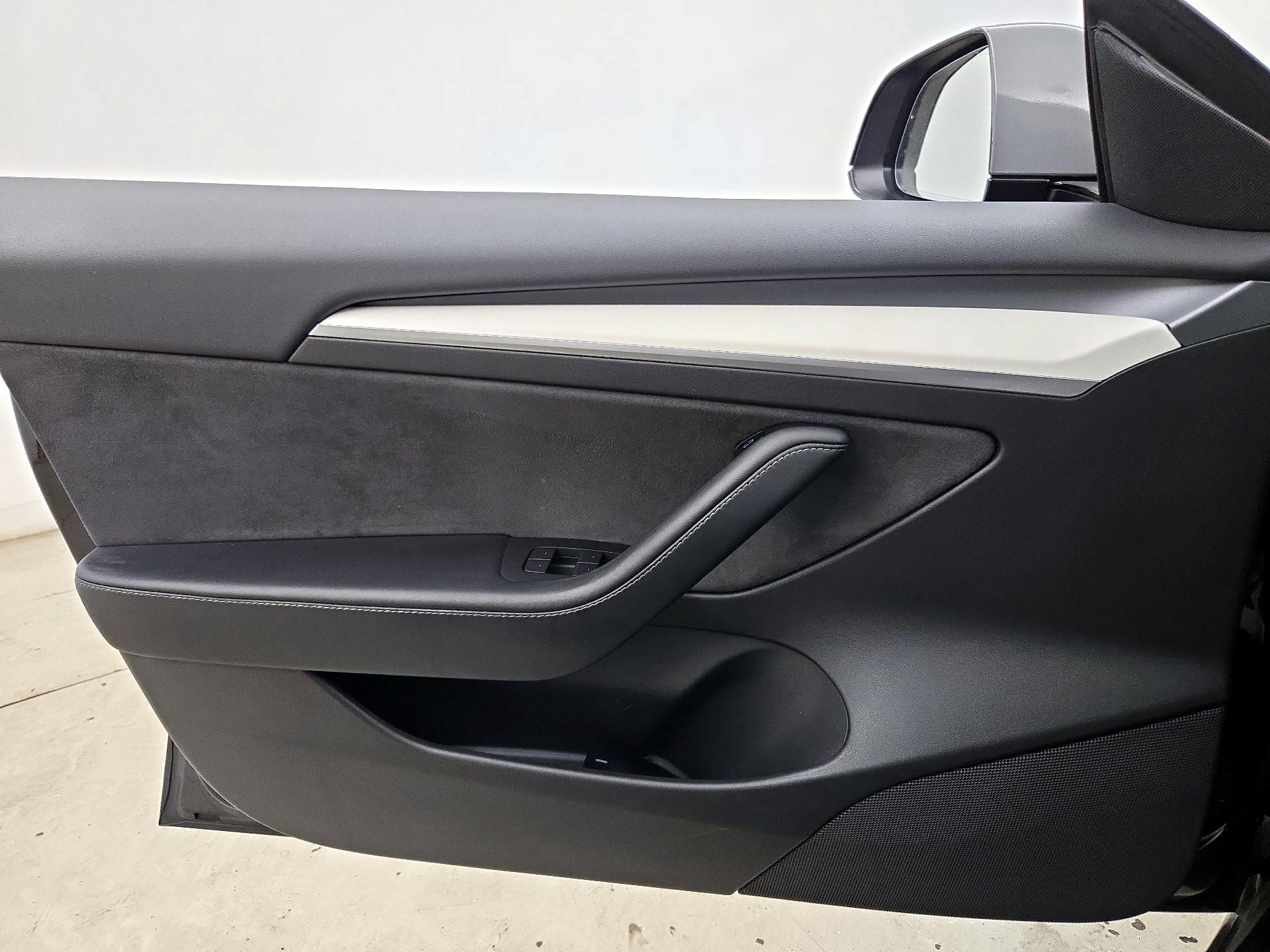 Thumbnail: 2022 Tesla Model 3 - 12