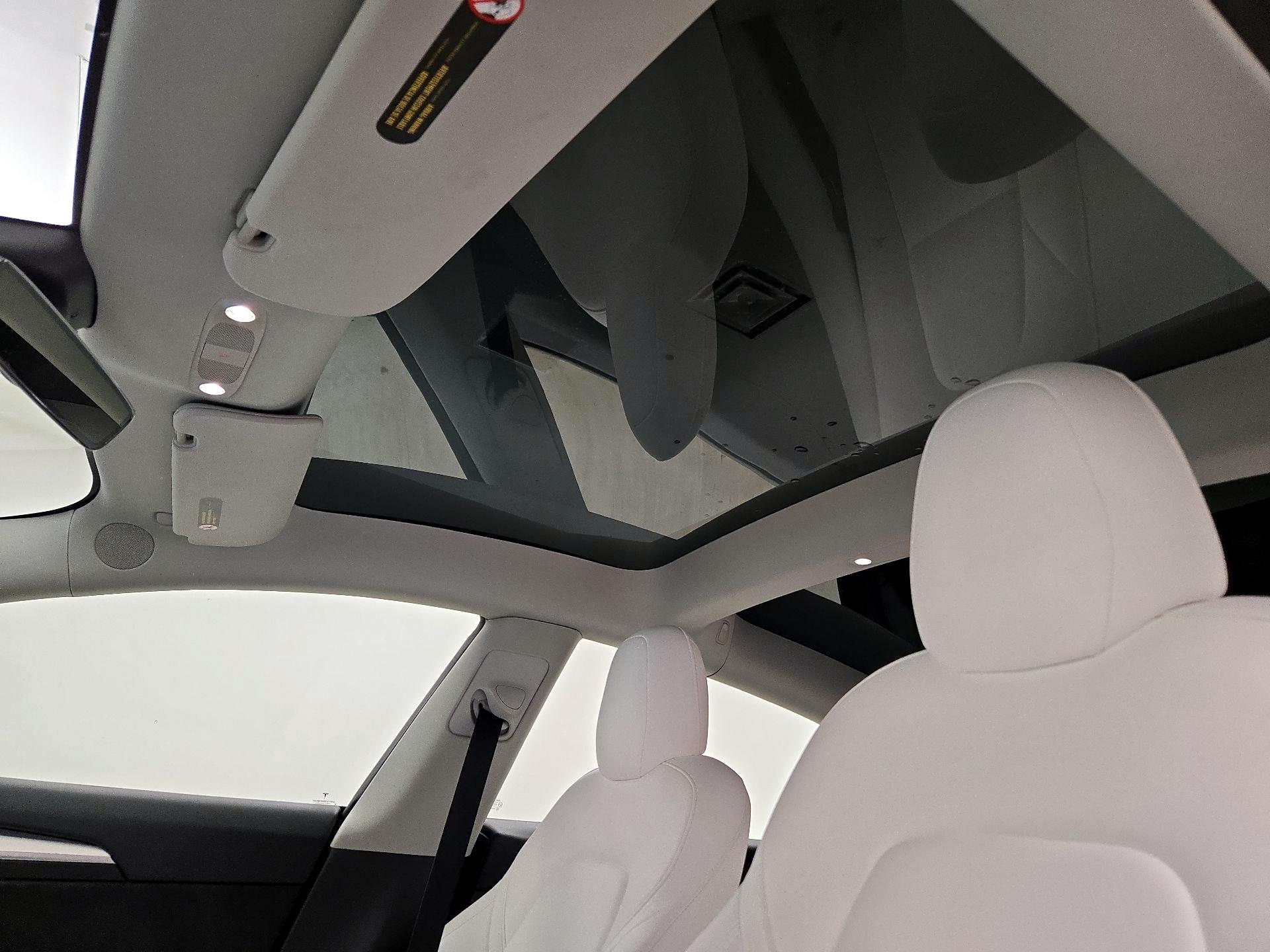Thumbnail: 2022 Tesla Model 3 - 19