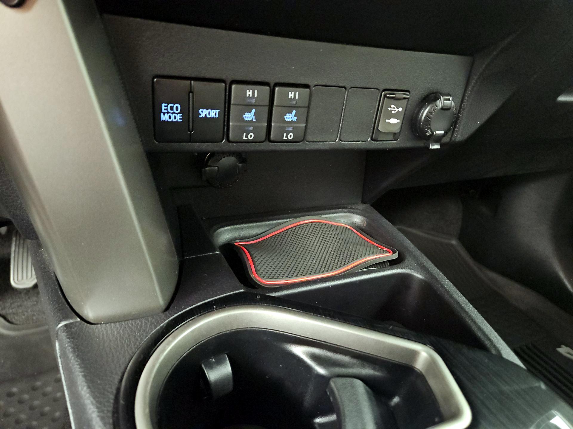 Thumbnail: 2017 Toyota RAV4 - 17