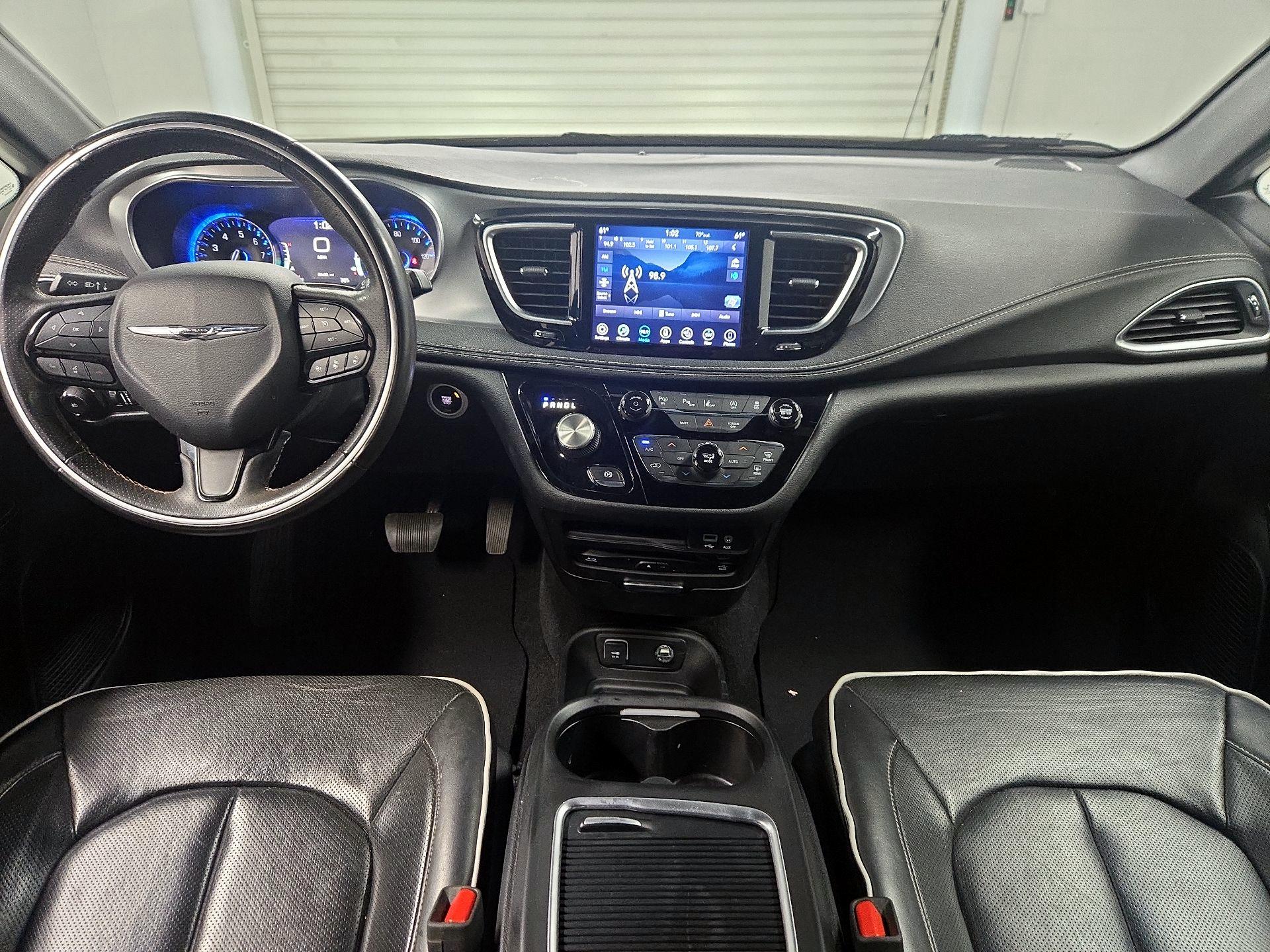 Thumbnail: 2018 Chrysler Pacifica - 9