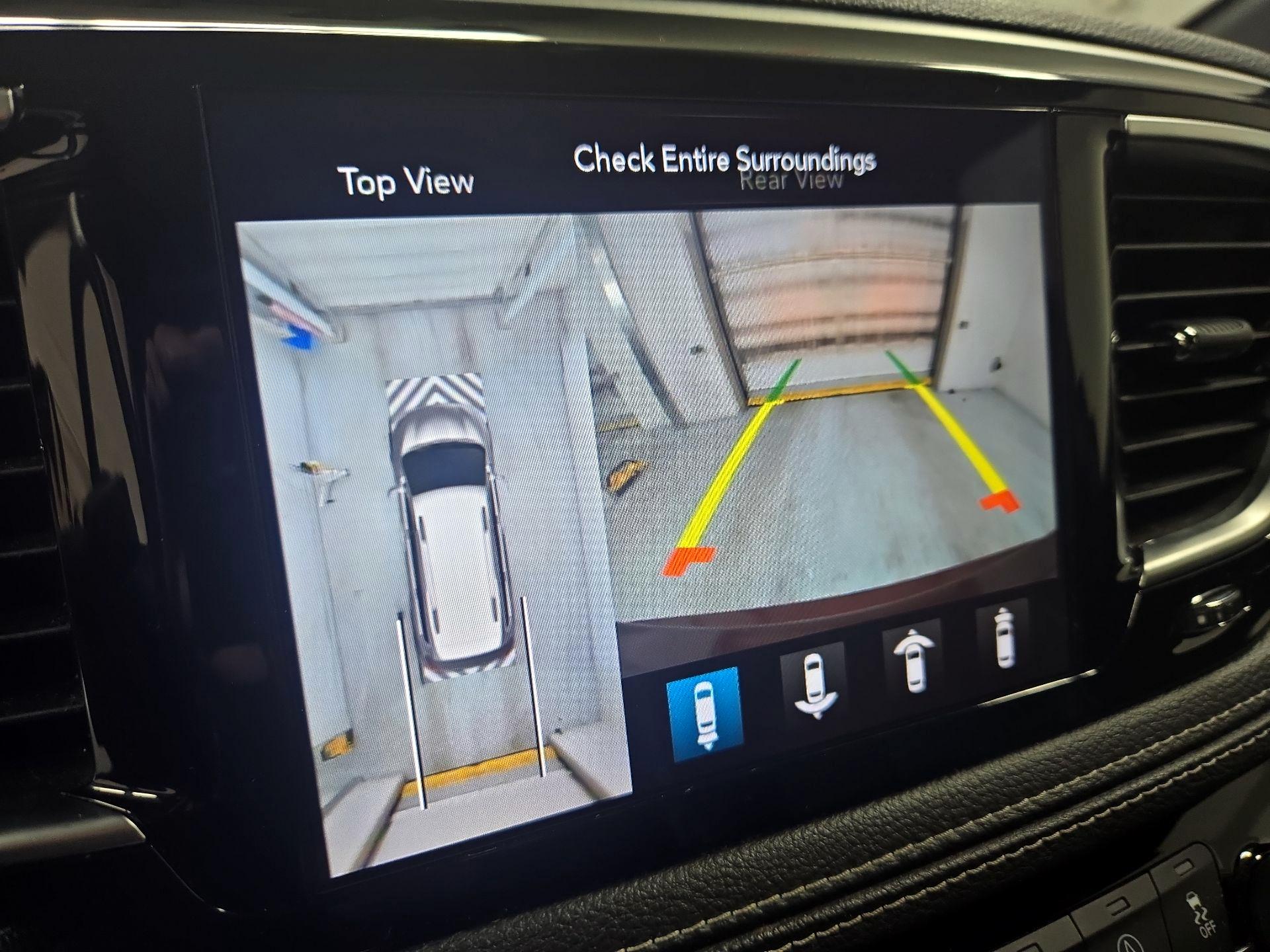 Thumbnail: 2018 Chrysler Pacifica - 15