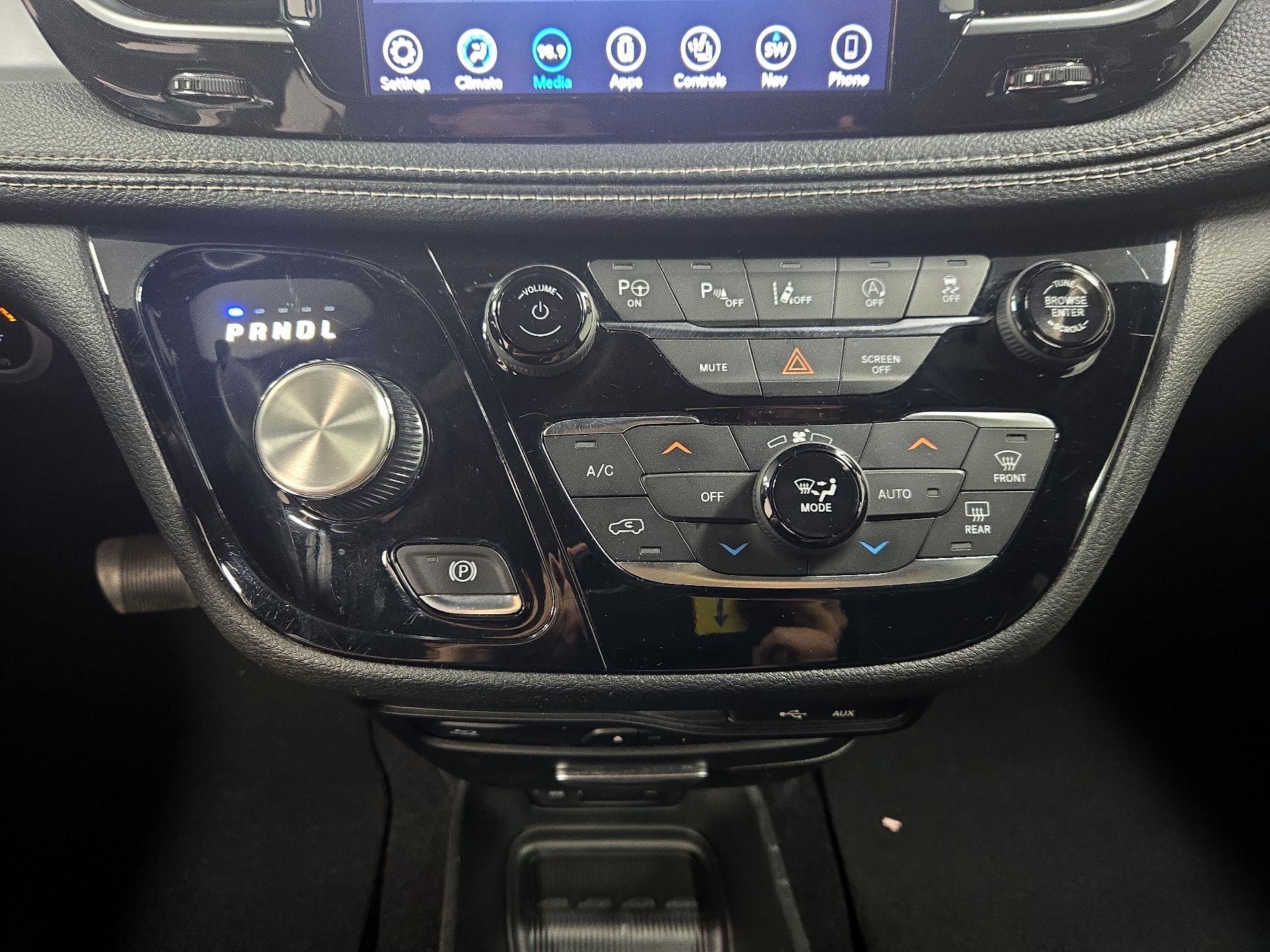 Thumbnail: 2018 Chrysler Pacifica - 18