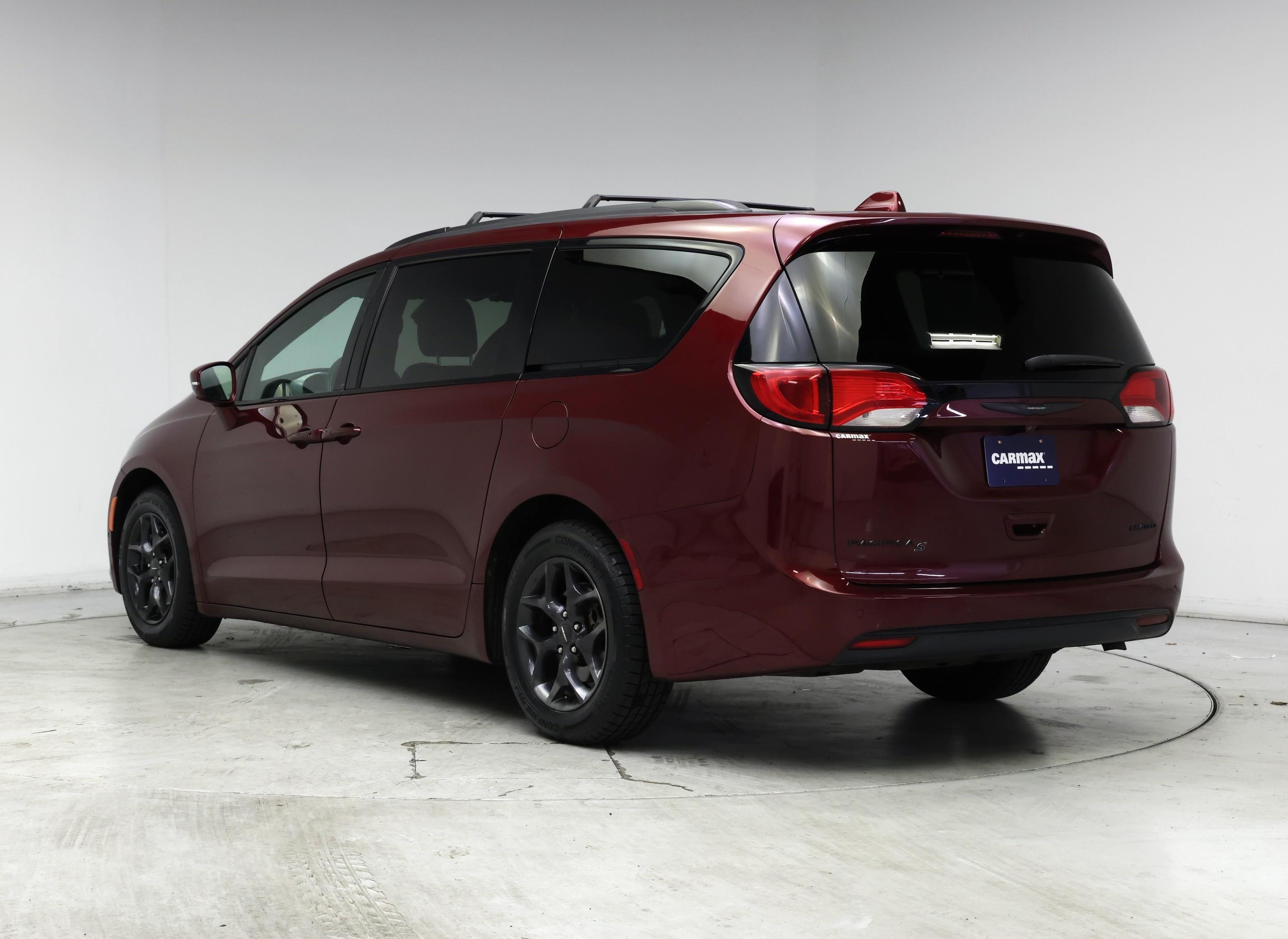 Thumbnail: 2018 Chrysler Pacifica - 2