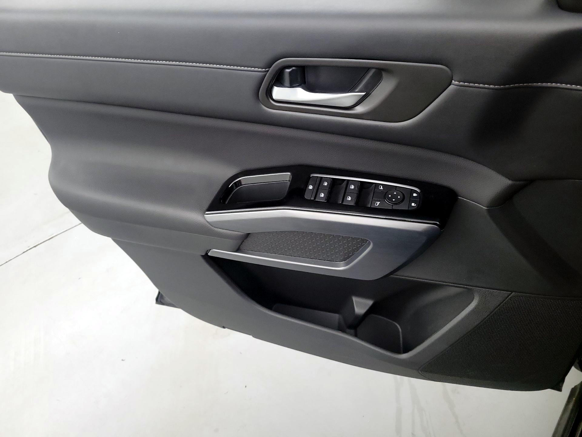 Thumbnail: 2025 Nissan Pathfinder - 12