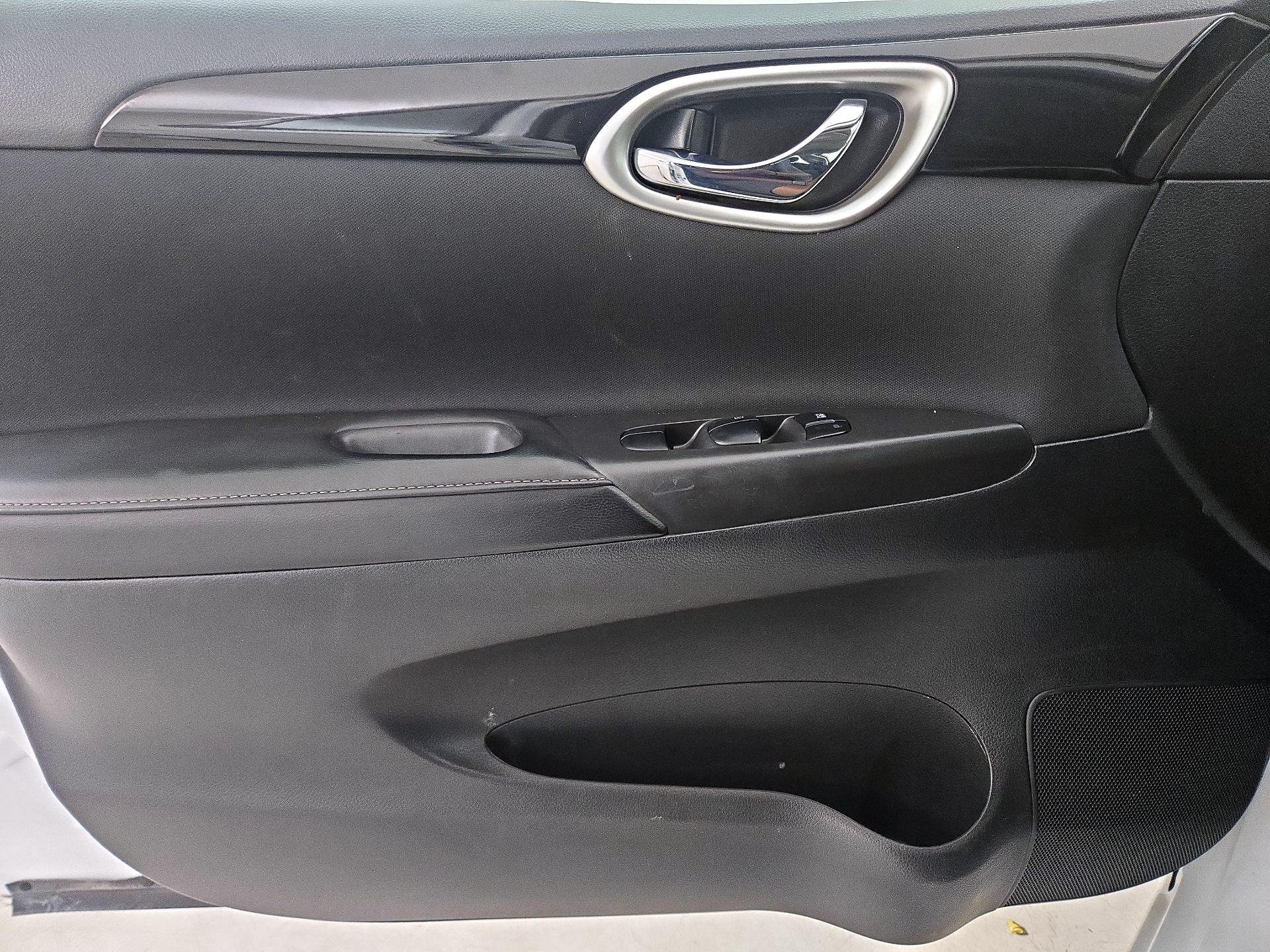 Thumbnail: 2019 Nissan Sentra - 12
