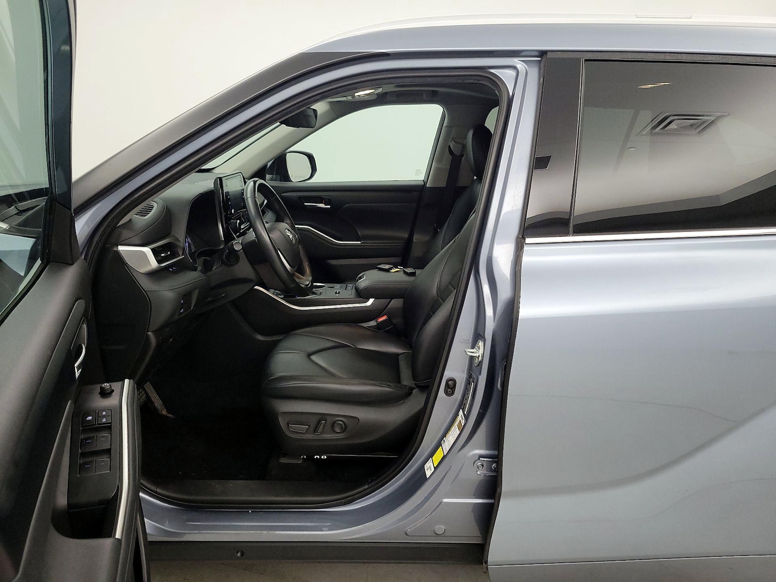 2022 Toyota Highlander XLE - Photo 10