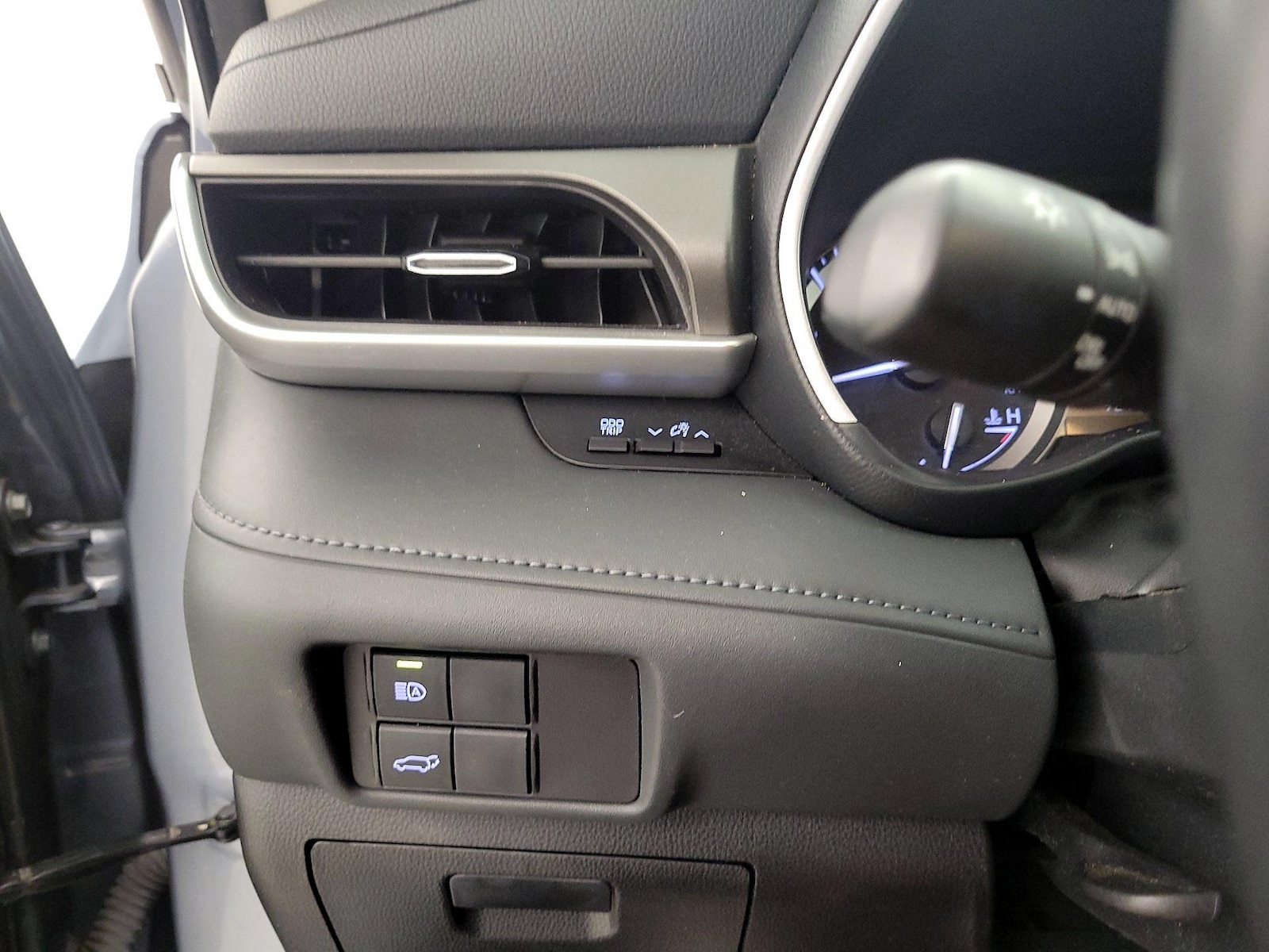 2022 Toyota Highlander XLE - Photo 12