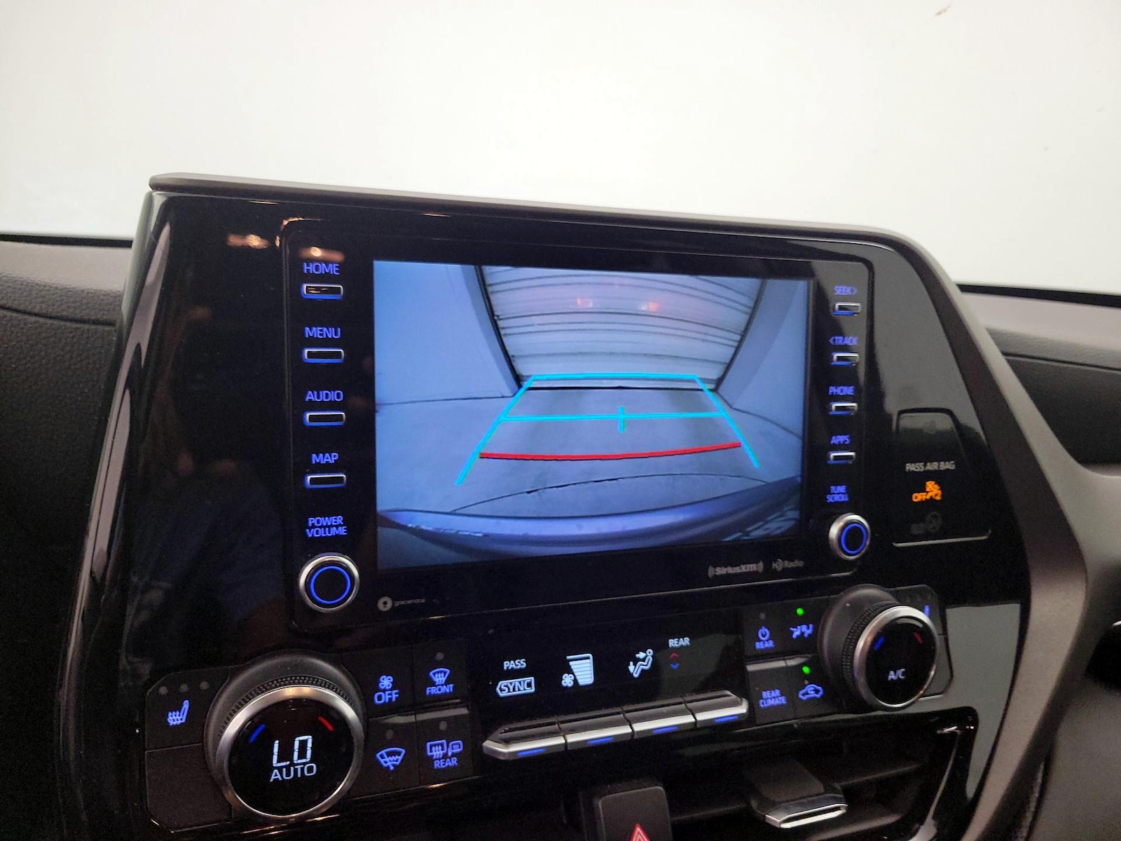 2022 Toyota Highlander XLE - Photo 13
