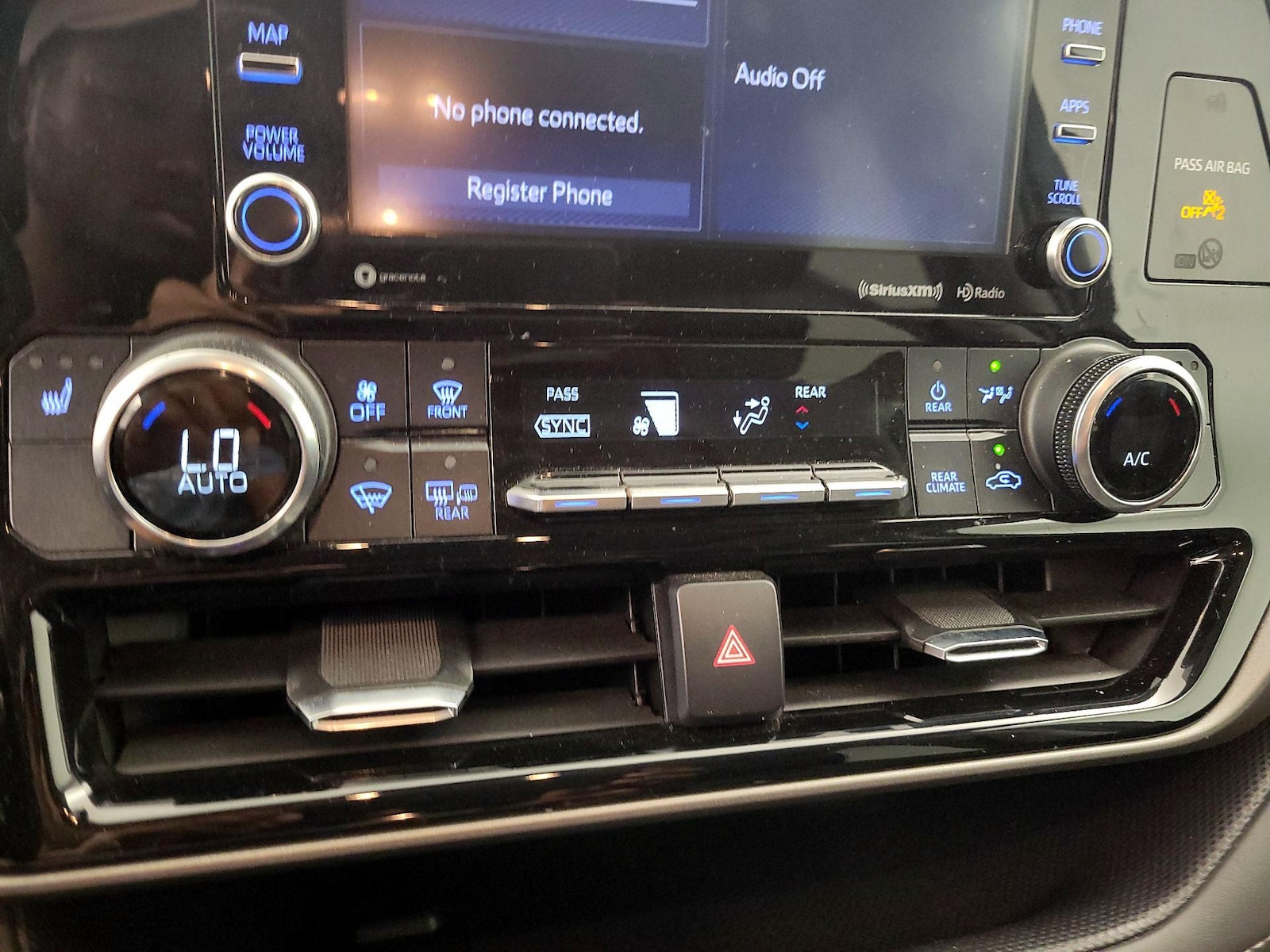 2022 Toyota Highlander XLE - Photo 15
