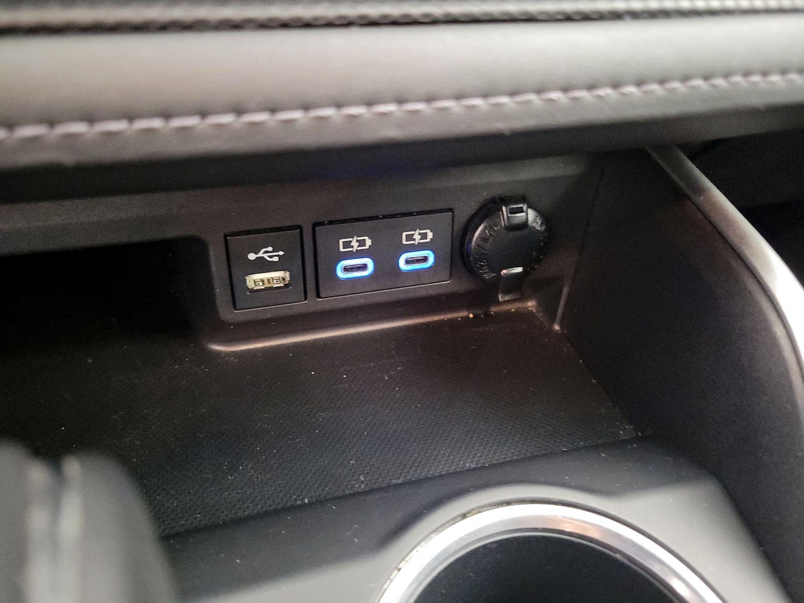 2022 Toyota Highlander XLE - Photo 17