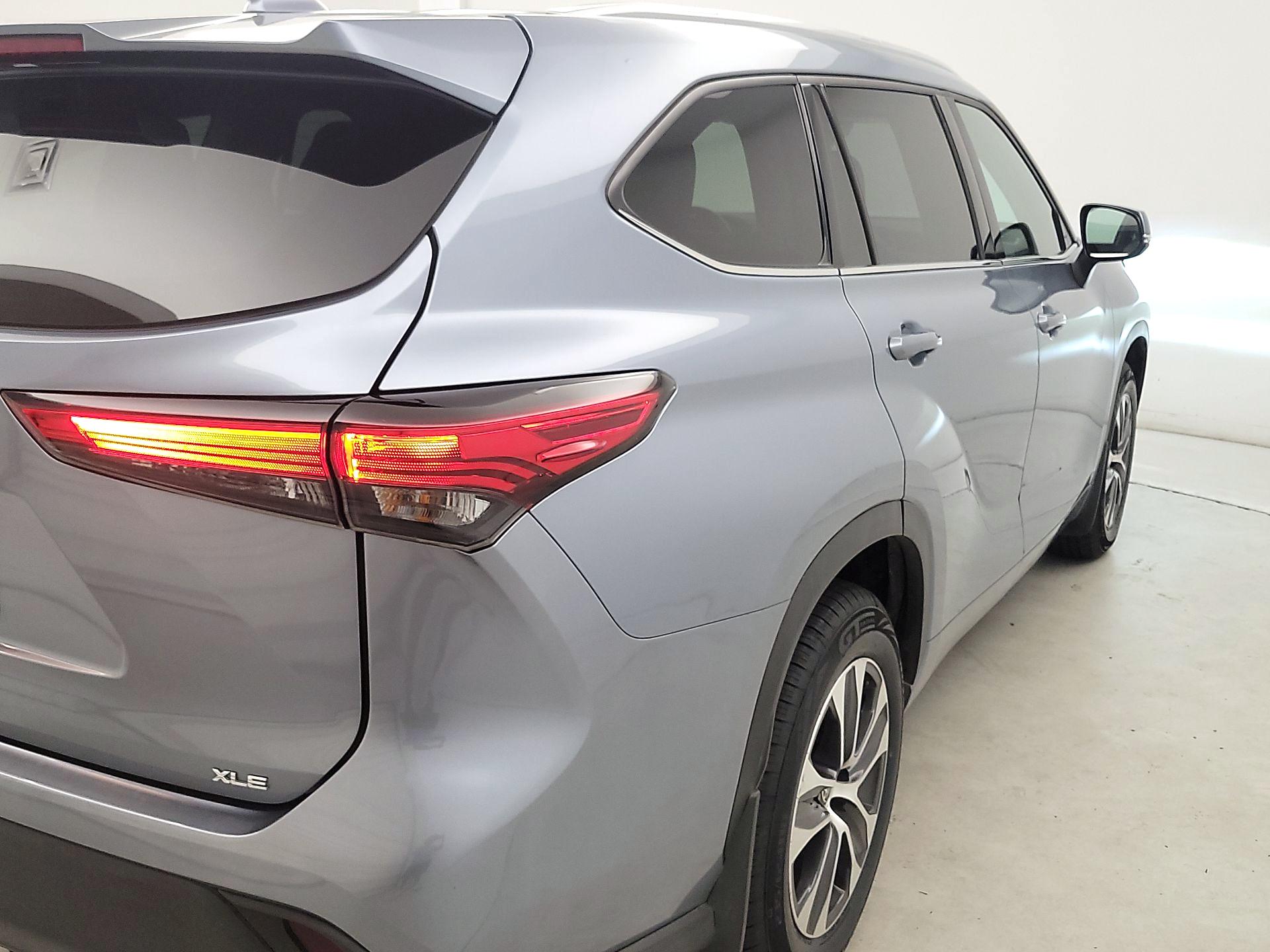 Thumbnail: 2022 Toyota Highlander - 5