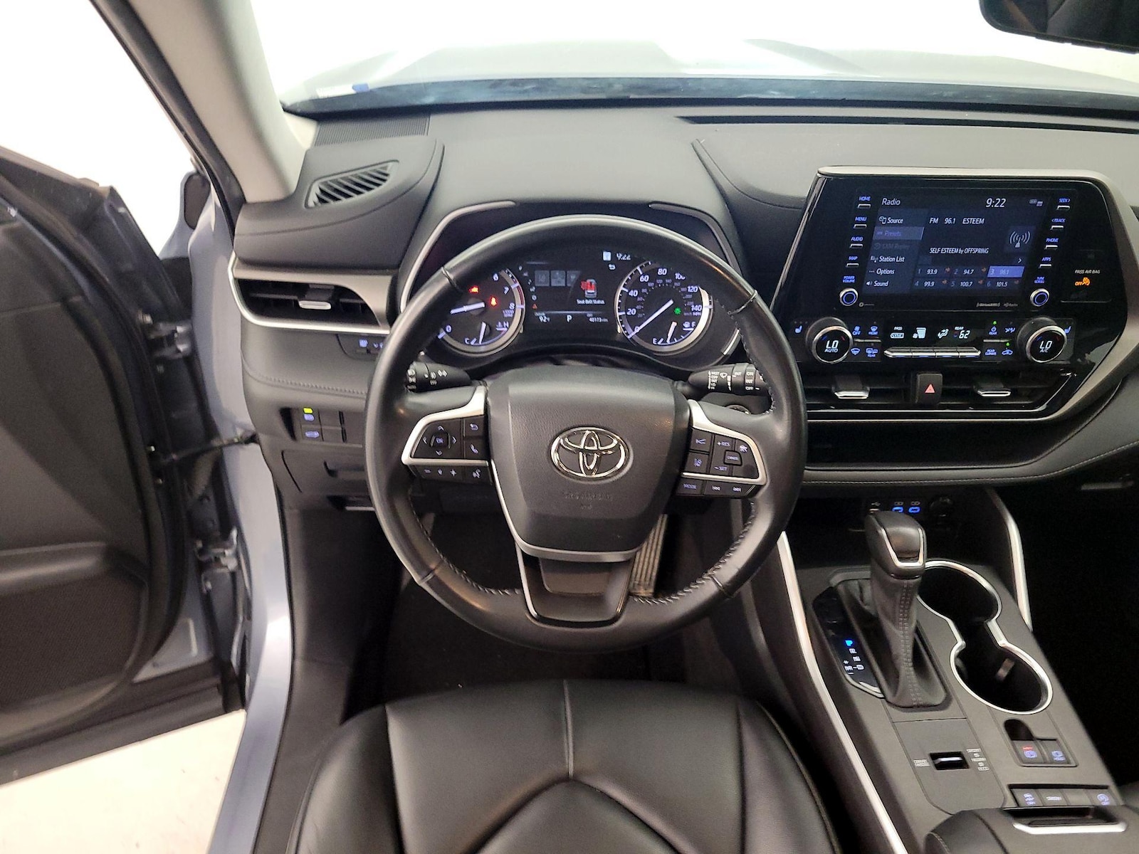 2022 Toyota Highlander XLE - Photo 9