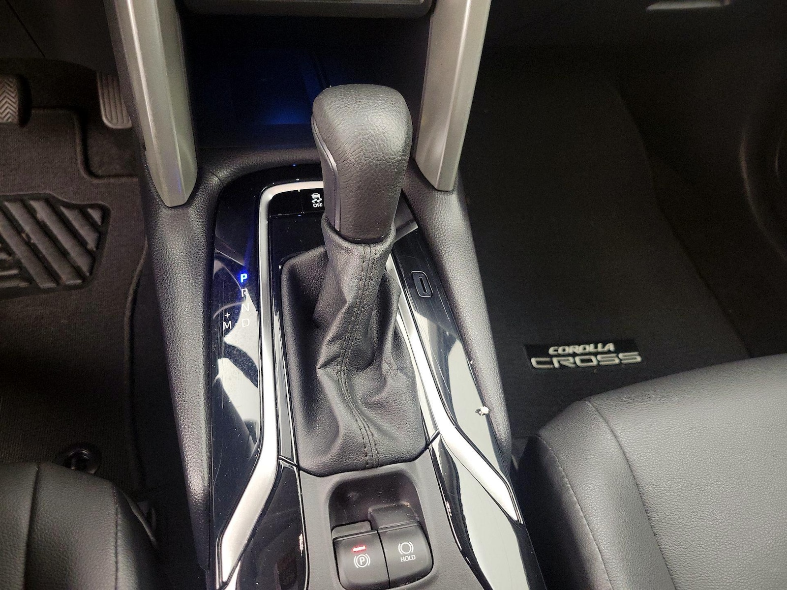 2022 Toyota Corolla Cross XLE - Photo 18