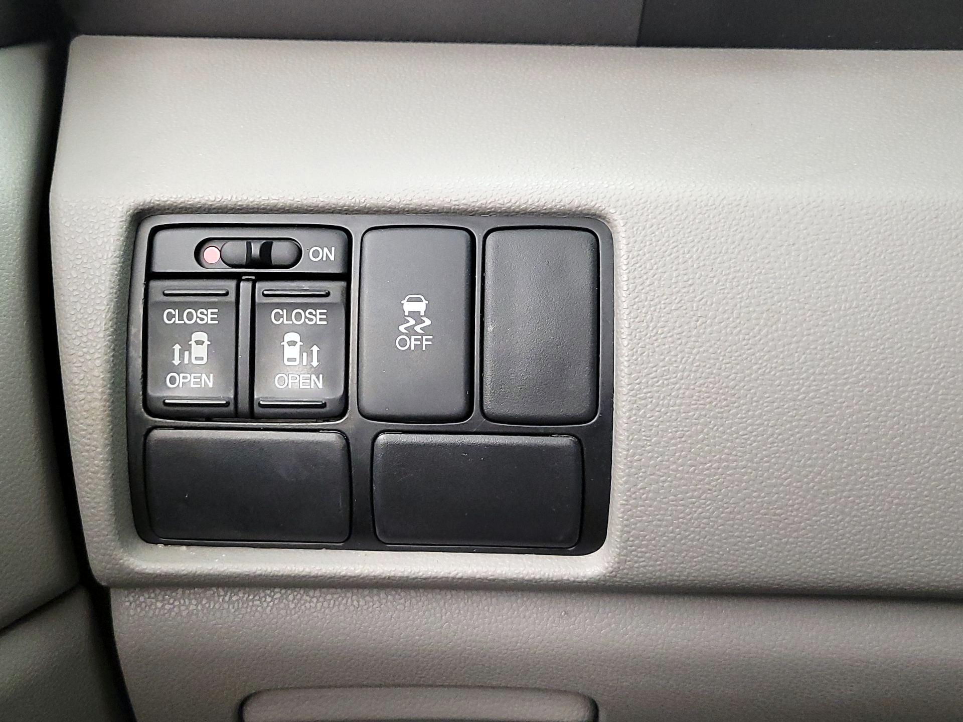 Thumbnail: 2016 Honda Odyssey - 13