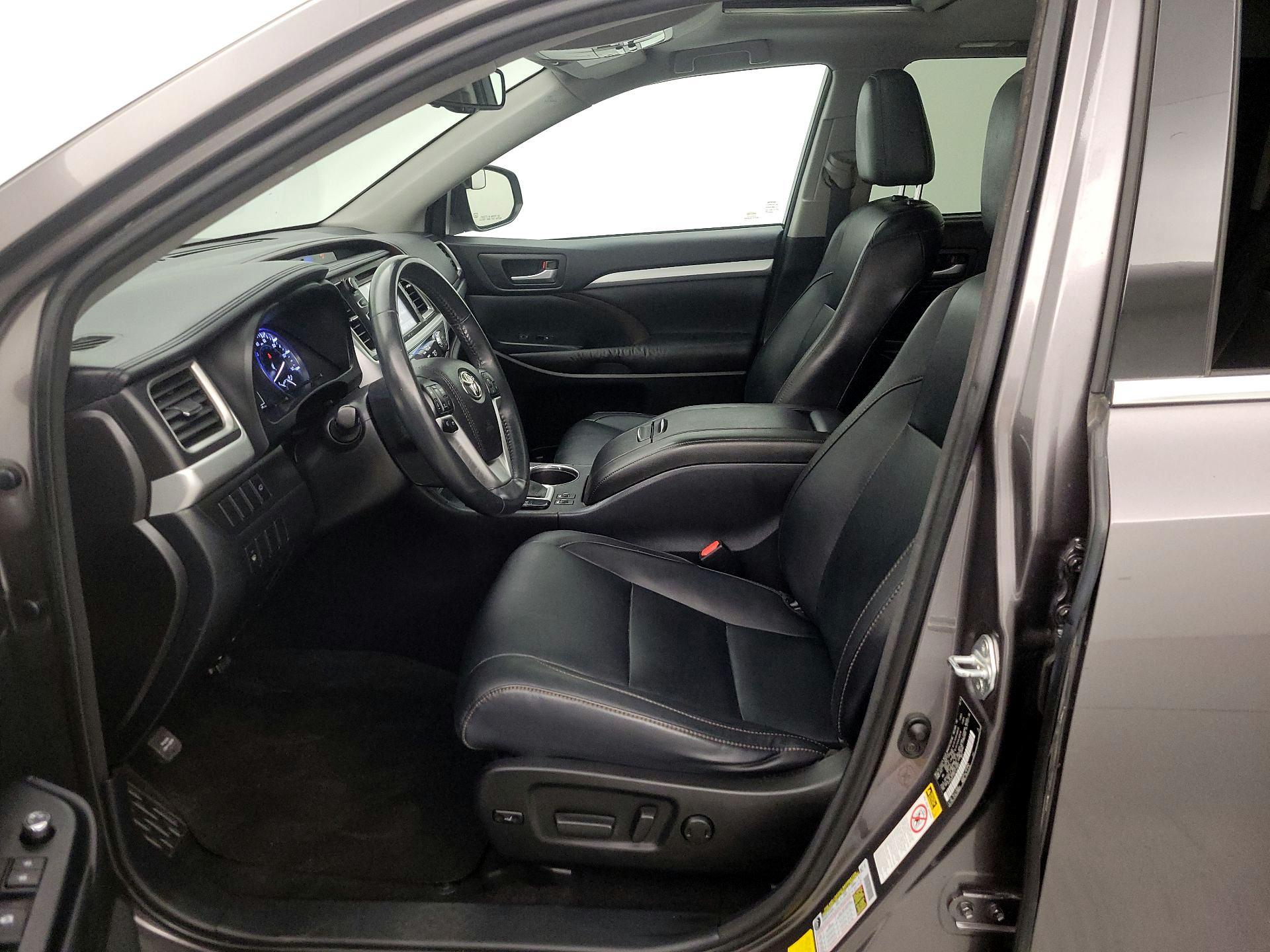 Thumbnail: 2015 Toyota Highlander - 11