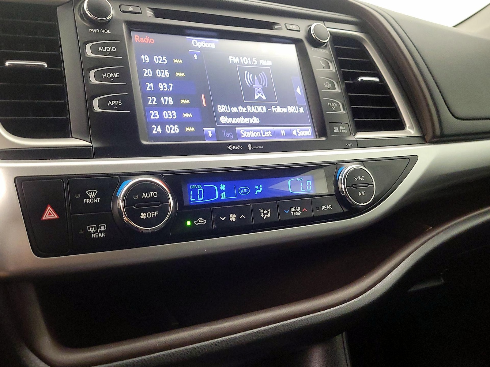 2015 Toyota Highlander XLE - Photo 17