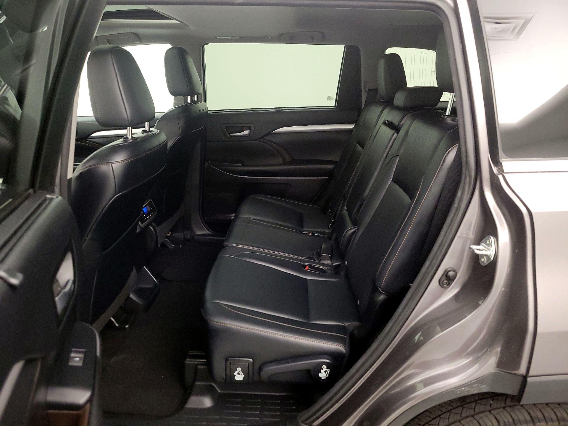 Thumbnail: 2015 Toyota Highlander - 20