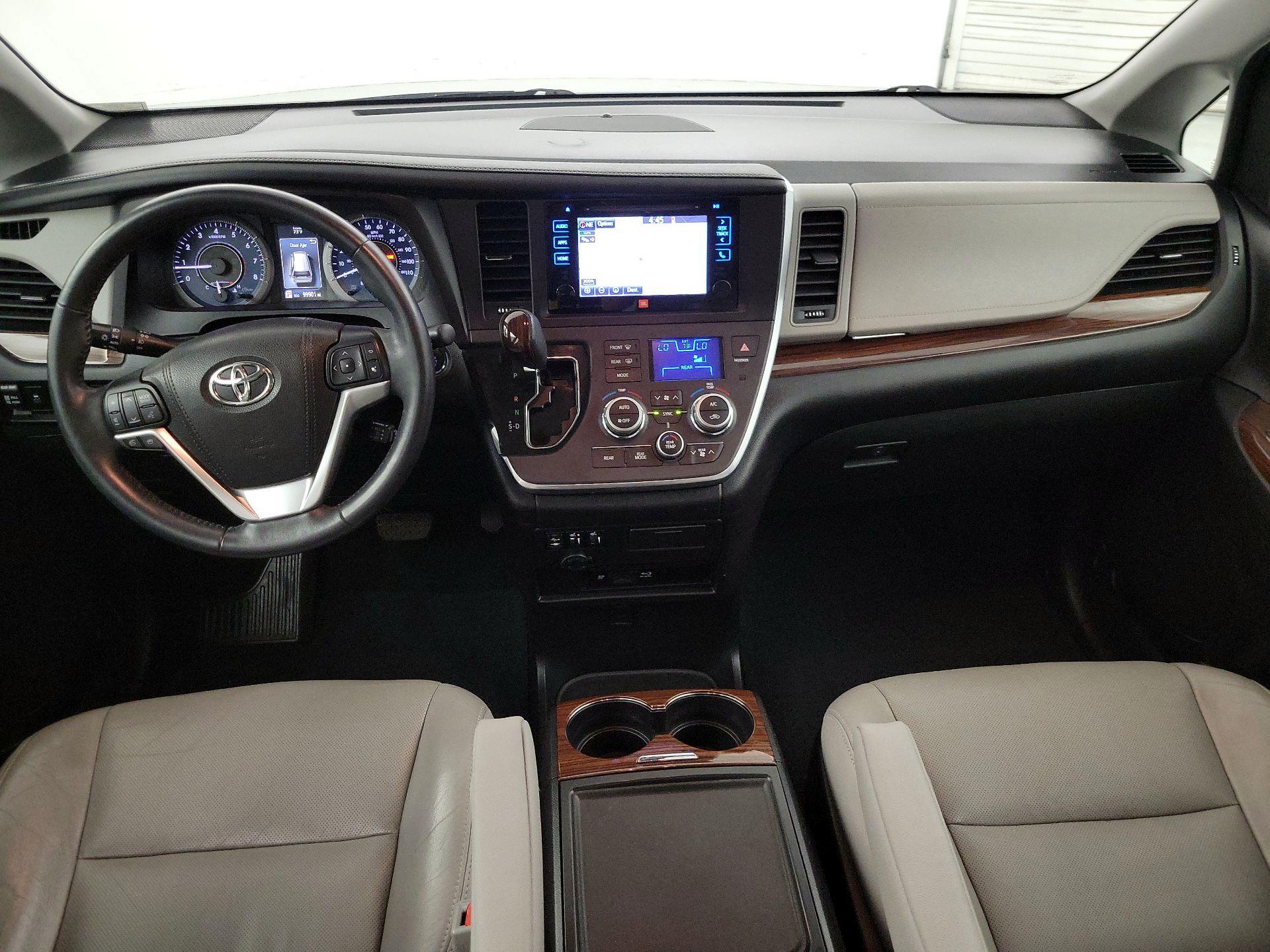Thumbnail: 2016 Toyota Sienna - 9