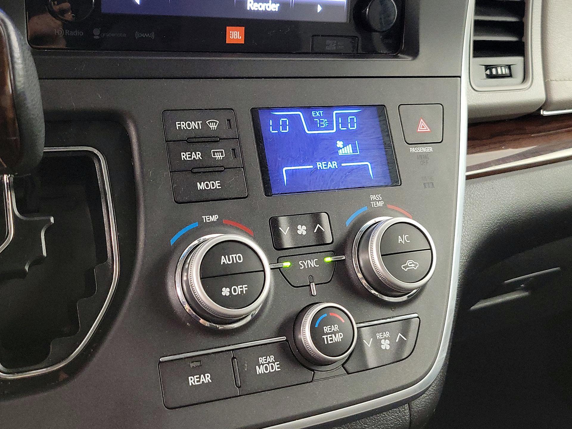 Thumbnail: 2016 Toyota Sienna - 17