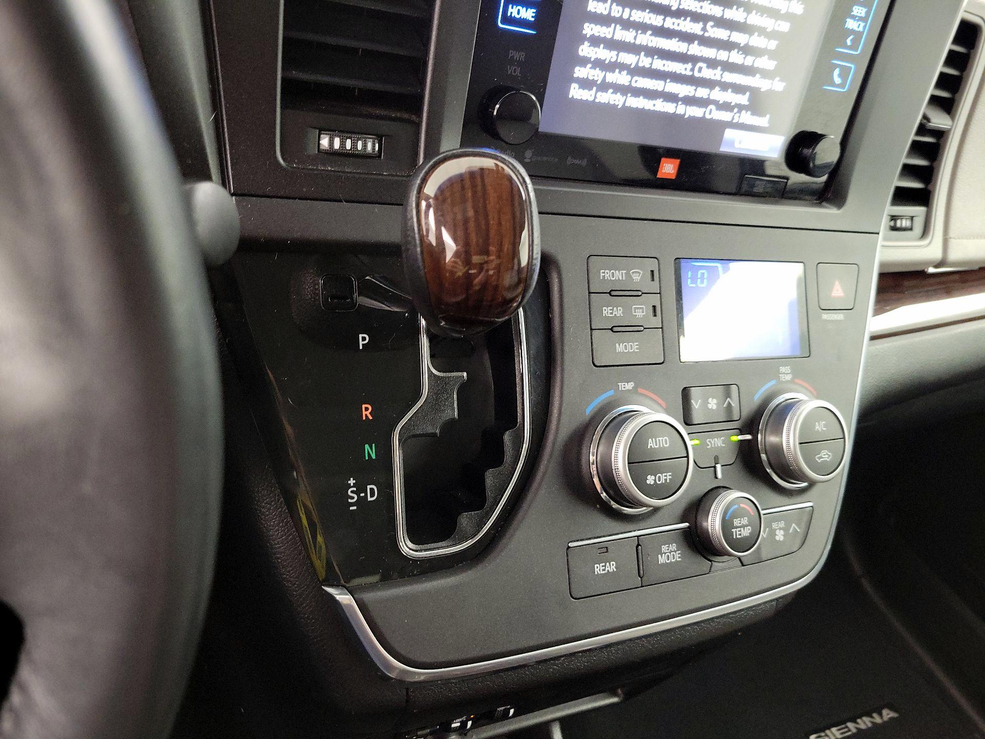 Thumbnail: 2016 Toyota Sienna - 18