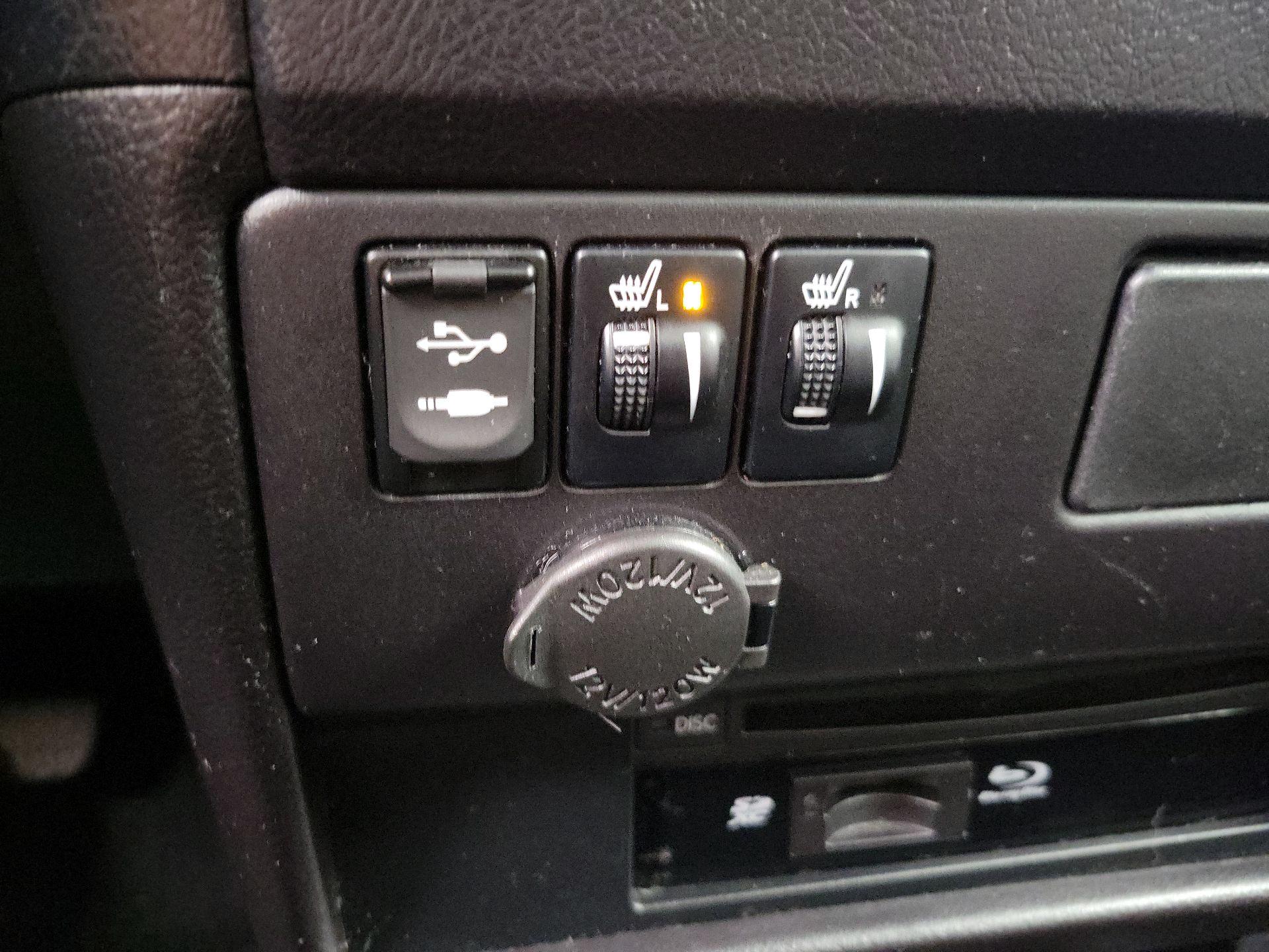 Thumbnail: 2016 Toyota Sienna - 19