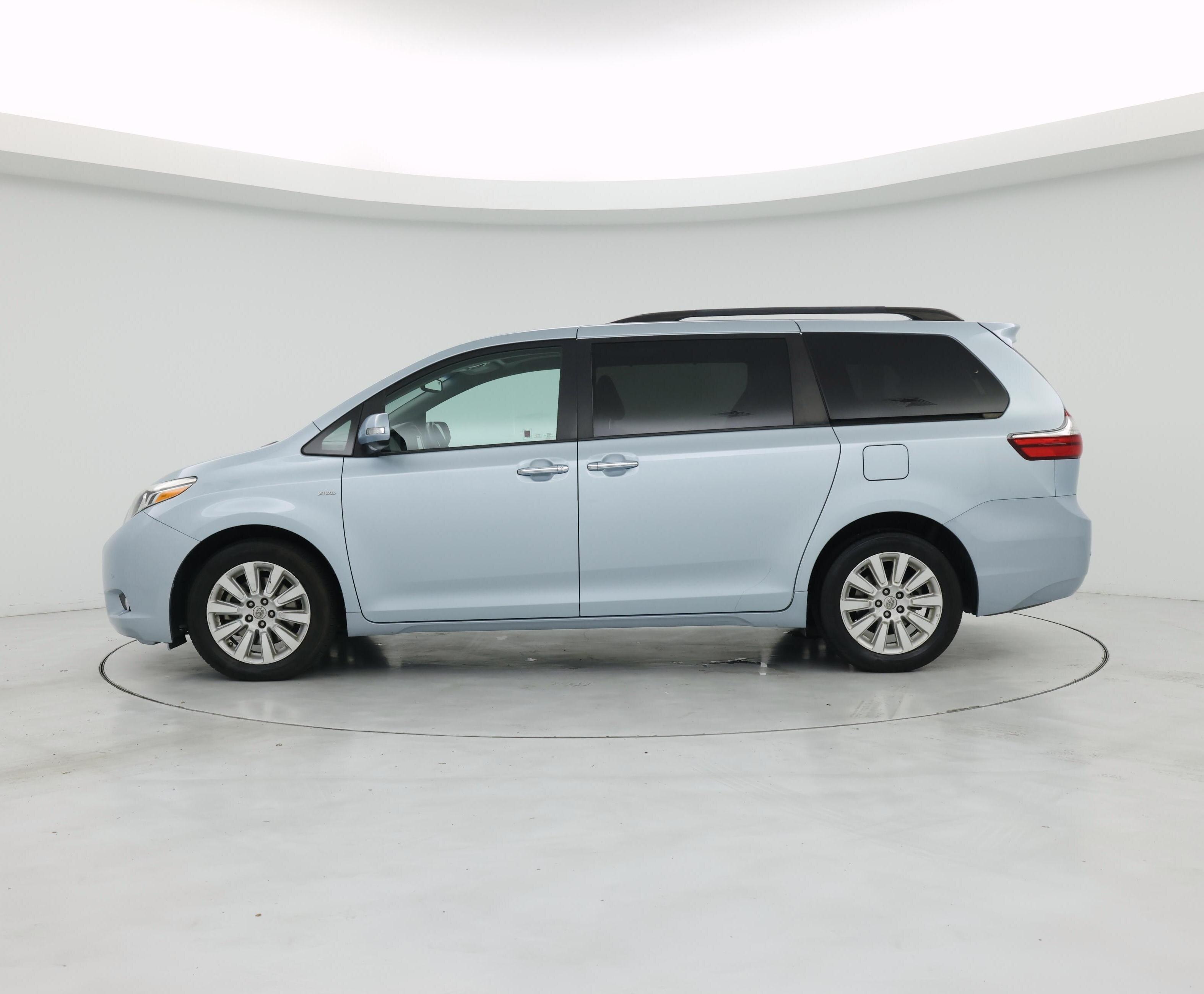 Thumbnail: 2016 Toyota Sienna - 3