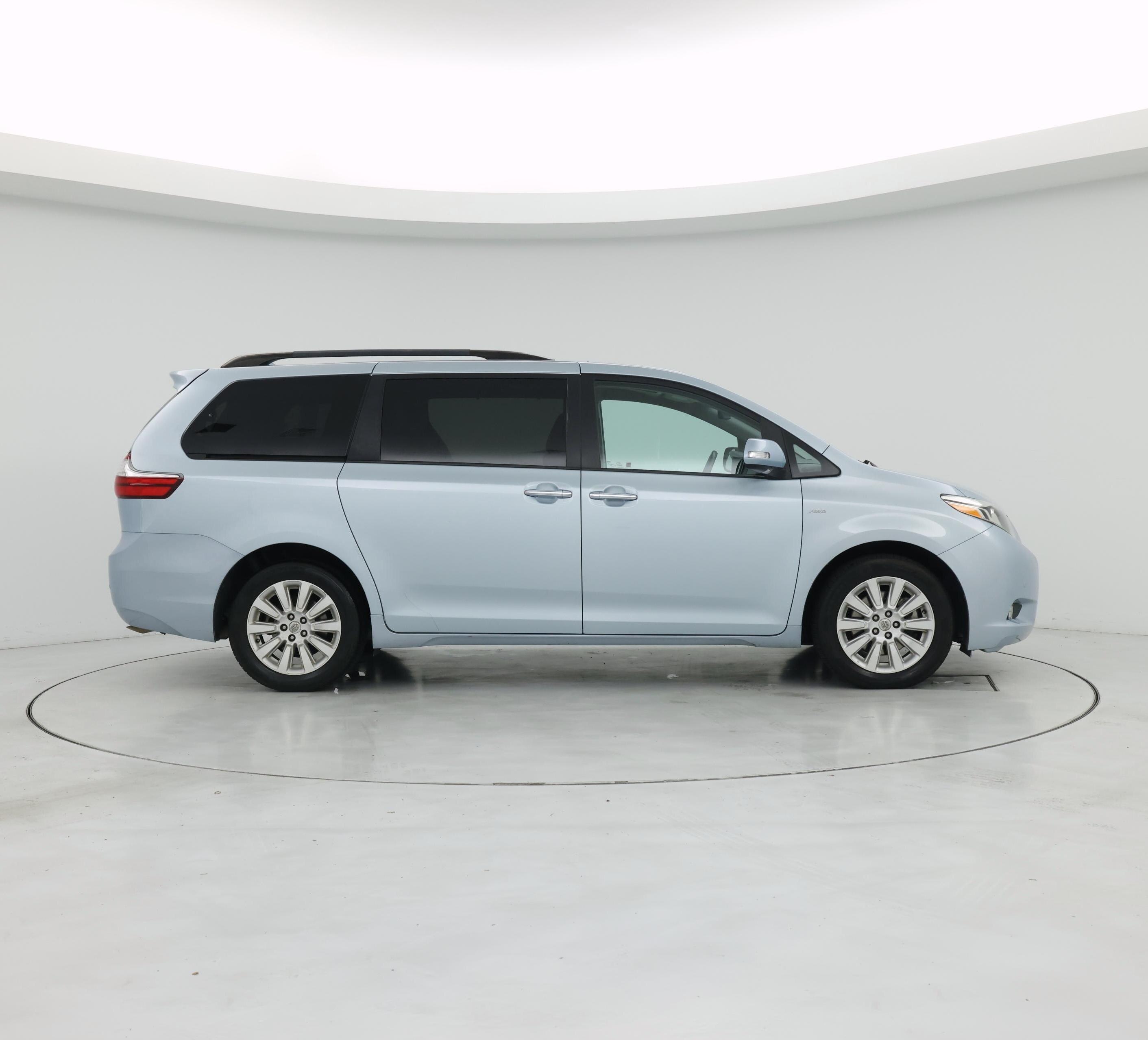 Thumbnail: 2016 Toyota Sienna - 7
