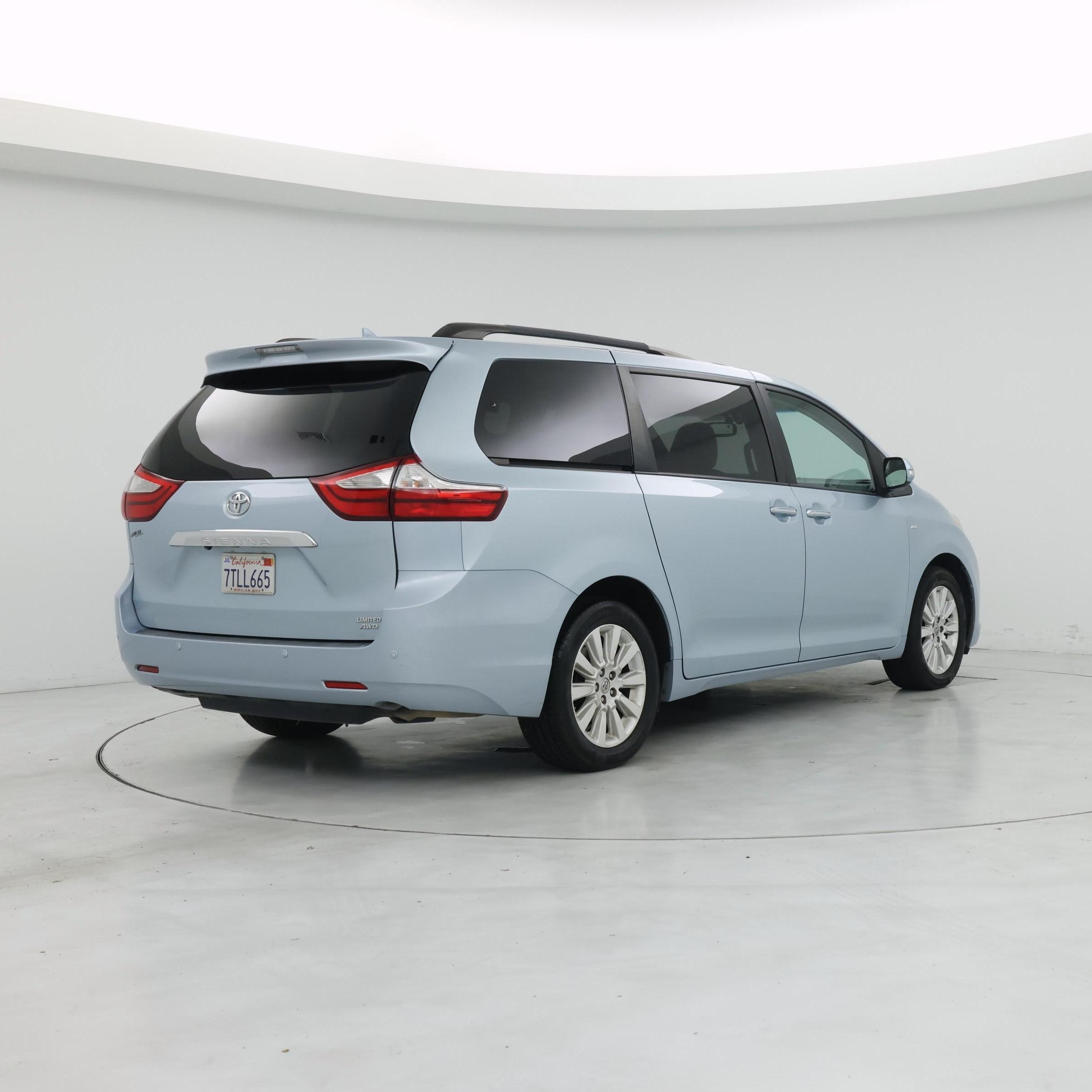 Thumbnail: 2016 Toyota Sienna - 8
