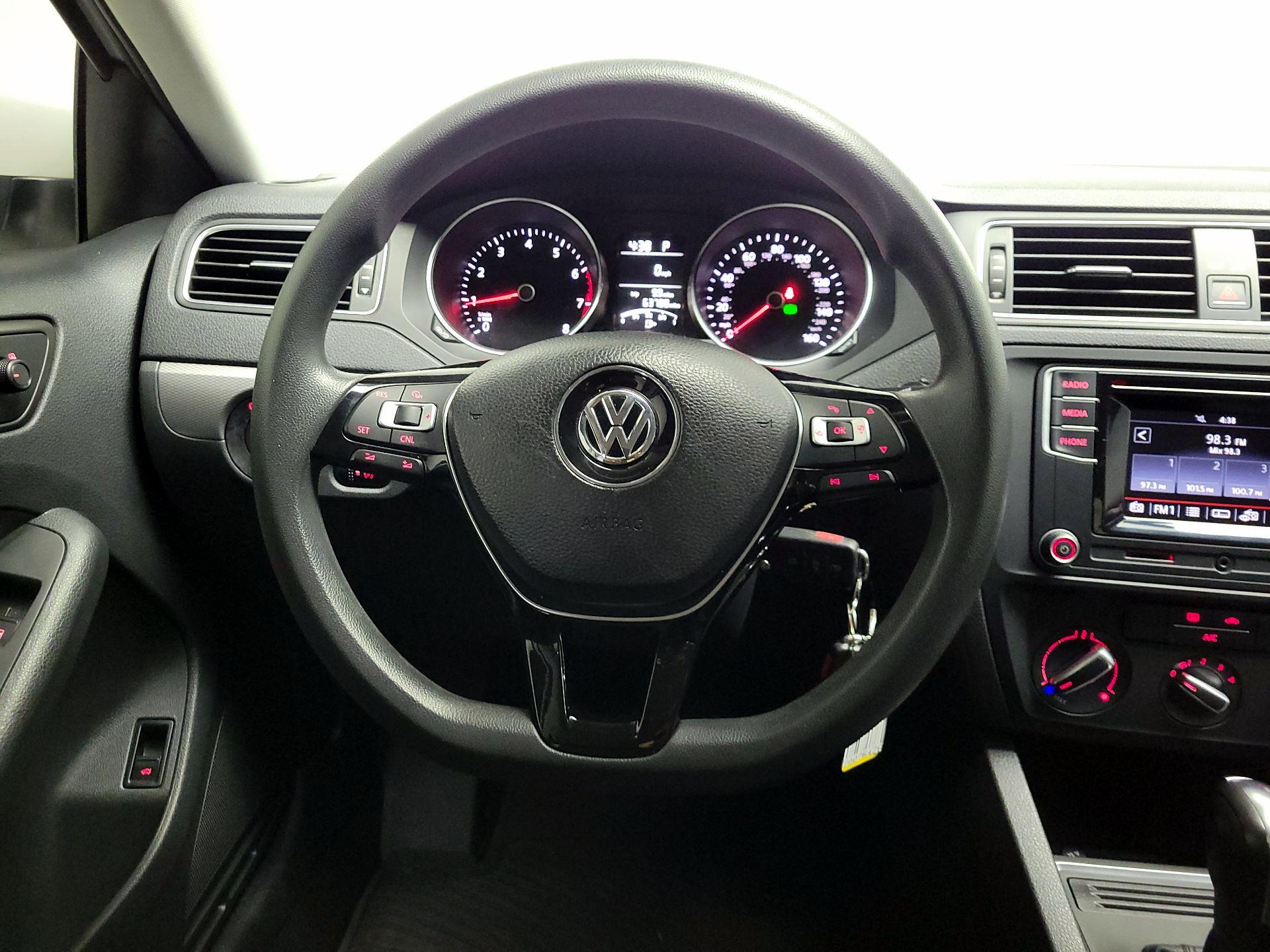 Thumbnail: 2017 Volkswagen Jetta - 10