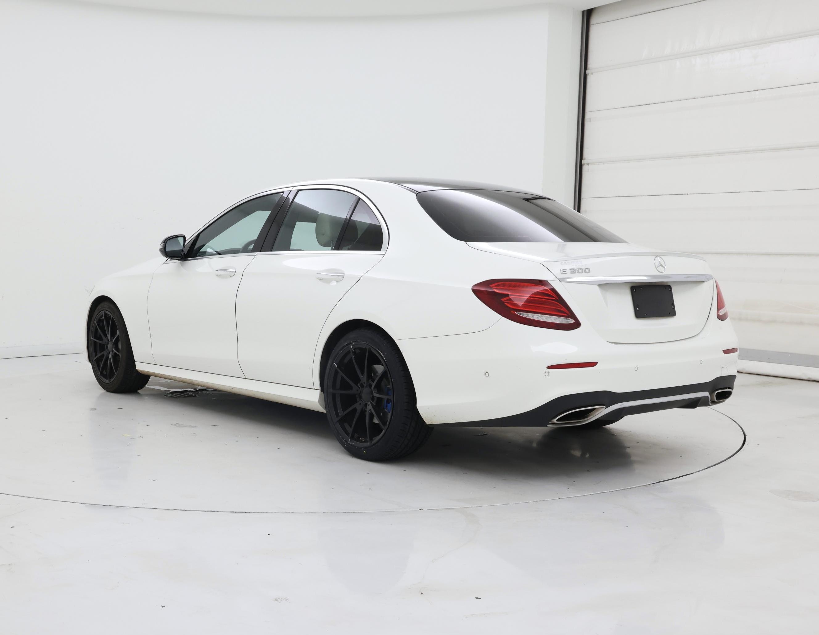 Thumbnail: 2018 Mercedes-Benz E-Class - 2