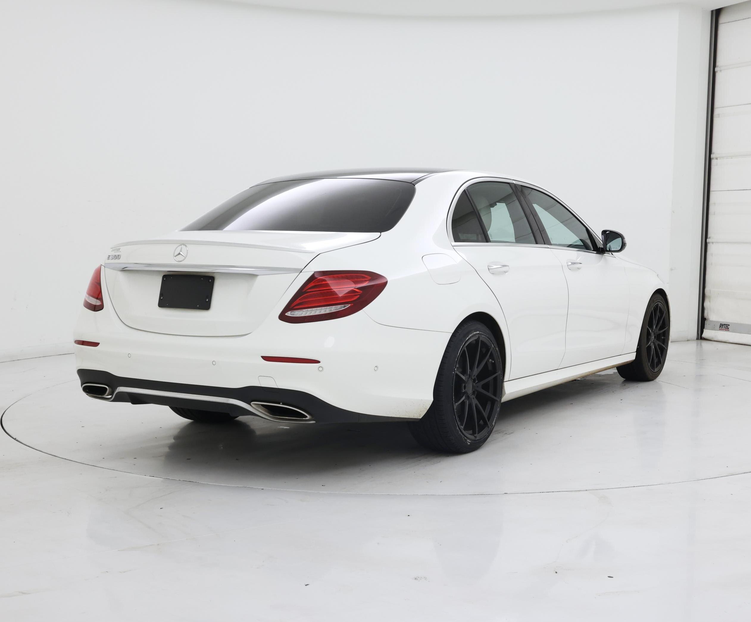 Thumbnail: 2018 Mercedes-Benz E-Class - 8