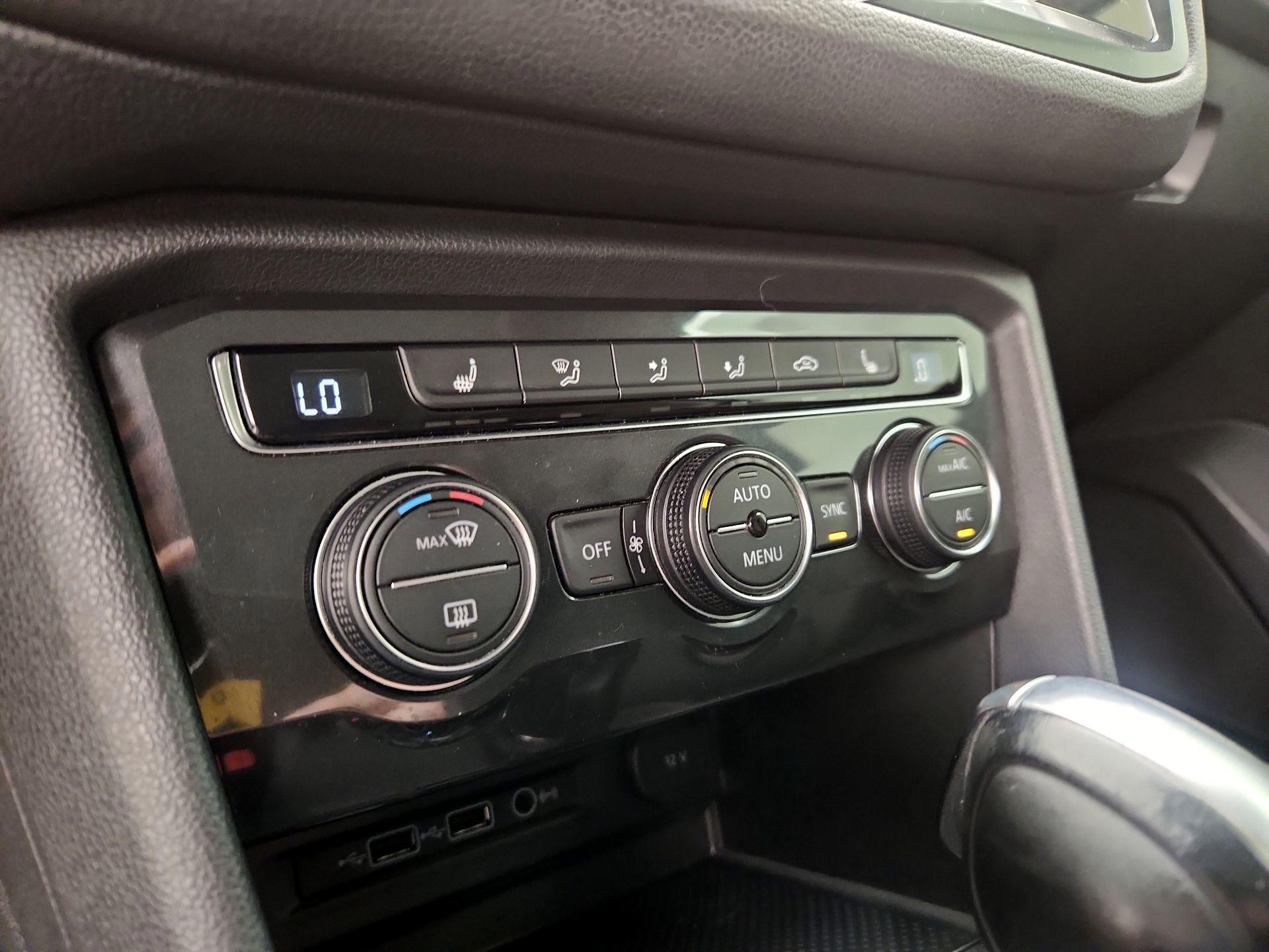 Thumbnail: 2018 Volkswagen Tiguan - 16