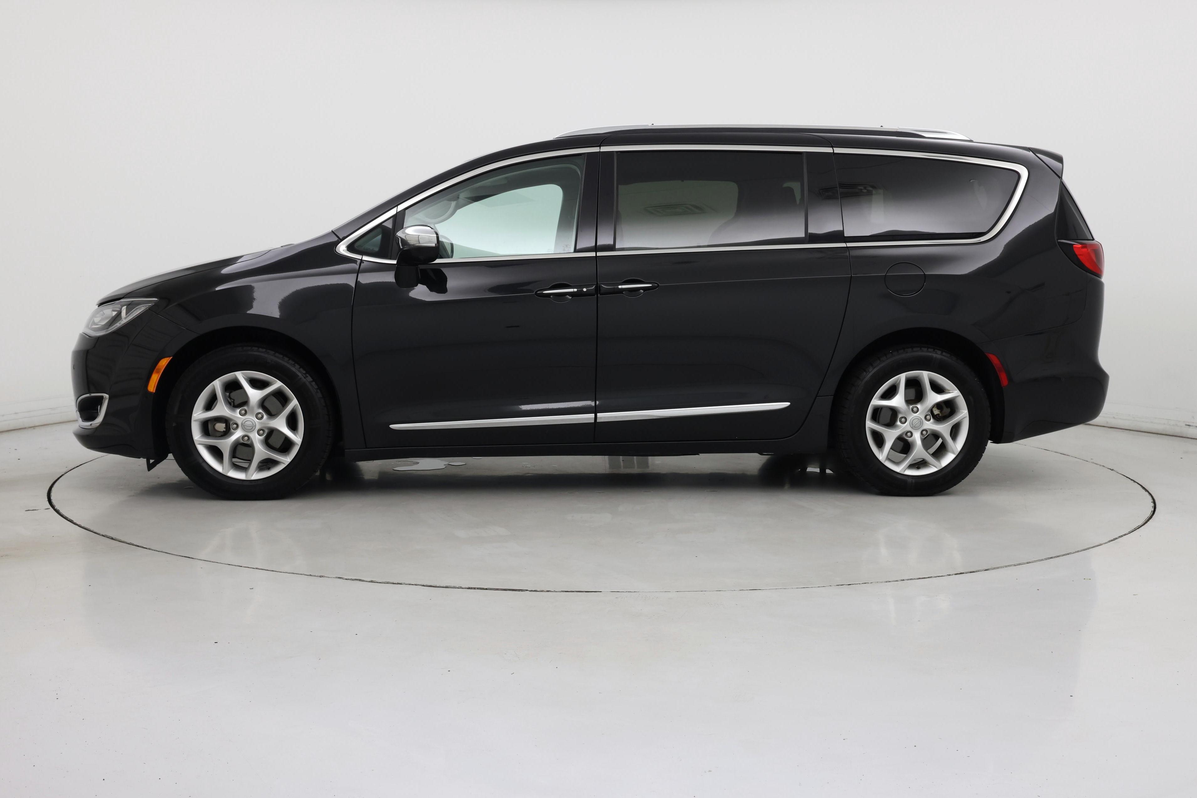Thumbnail: 2020 Chrysler Pacifica - 3