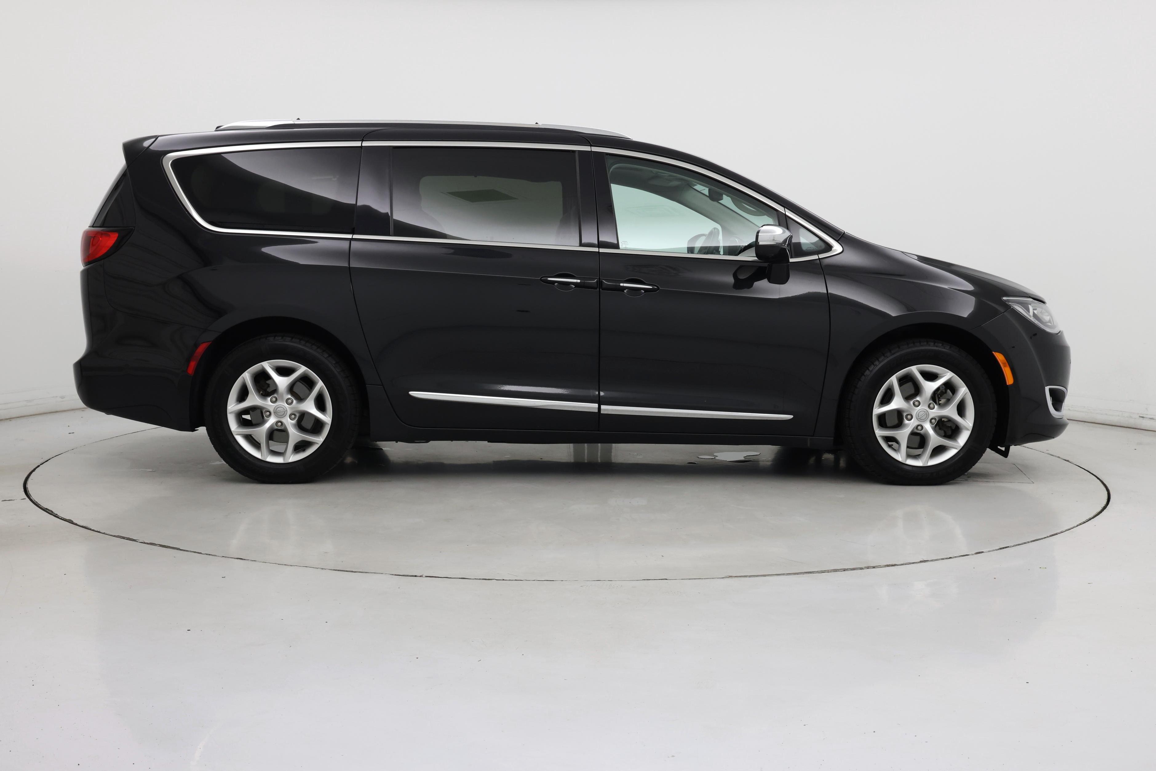 Thumbnail: 2020 Chrysler Pacifica - 7