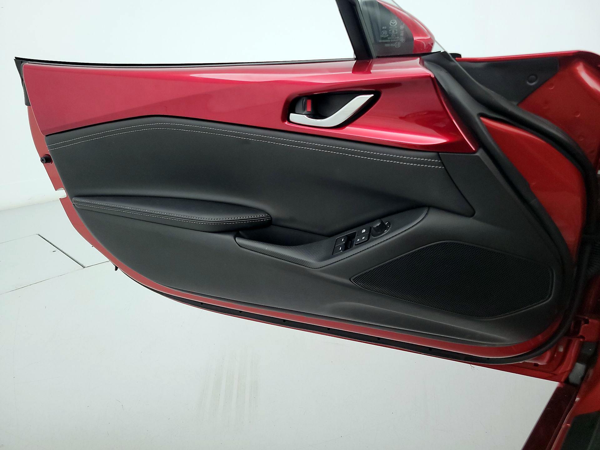 Thumbnail: 2021 Mazda MX-5 Miata - 12