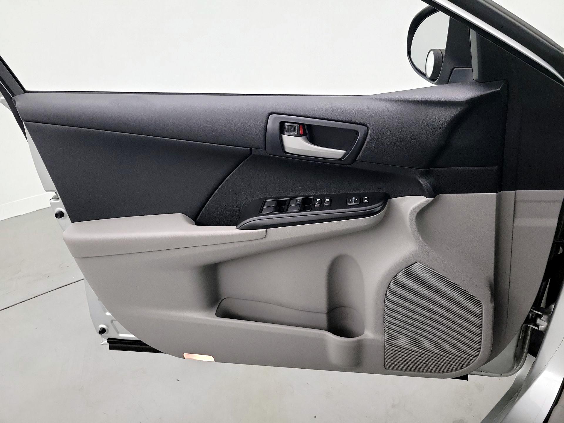 Thumbnail: 2014 Toyota Camry - 12