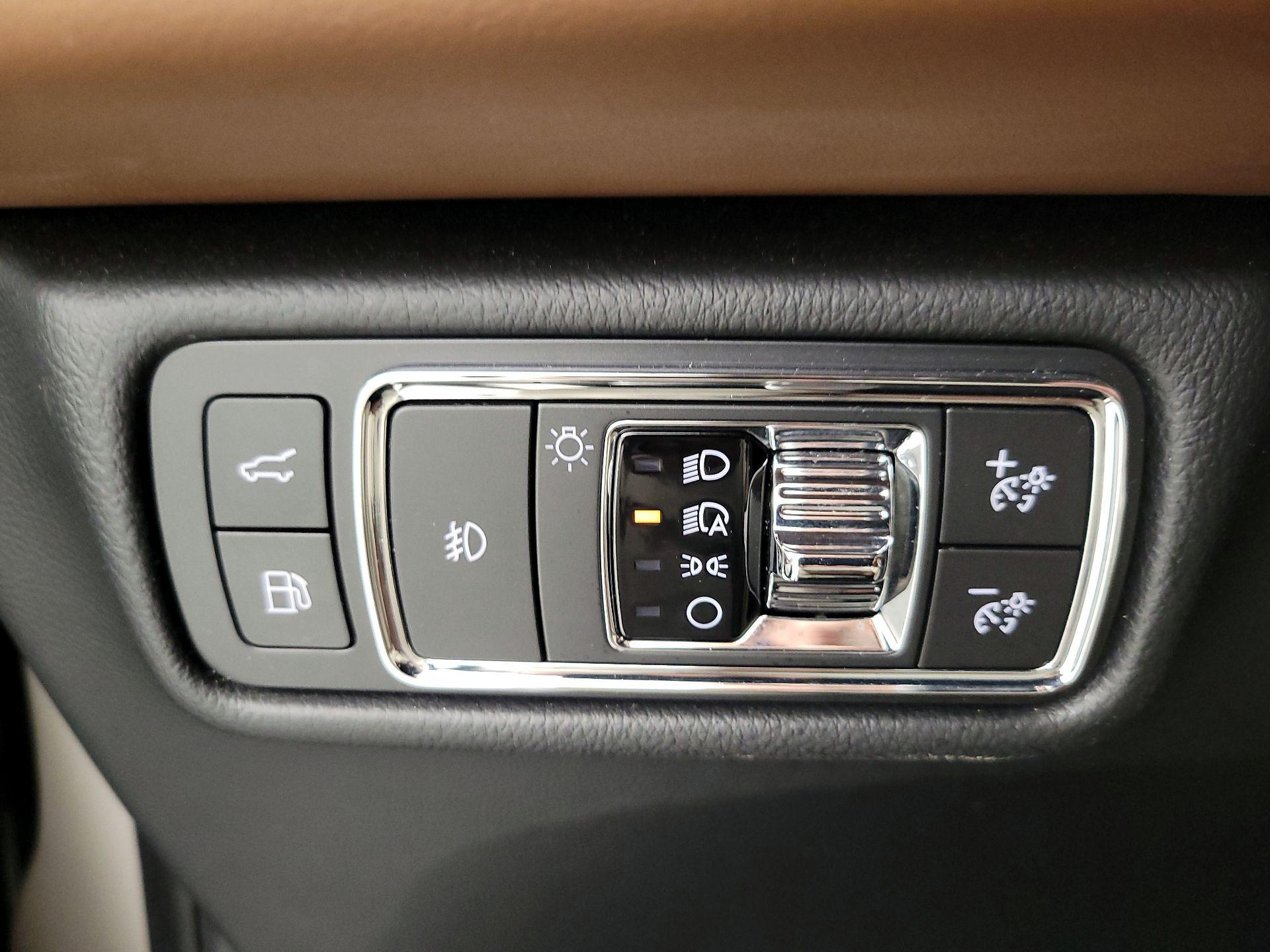 Thumbnail: 2021 Lincoln Aviator - 13