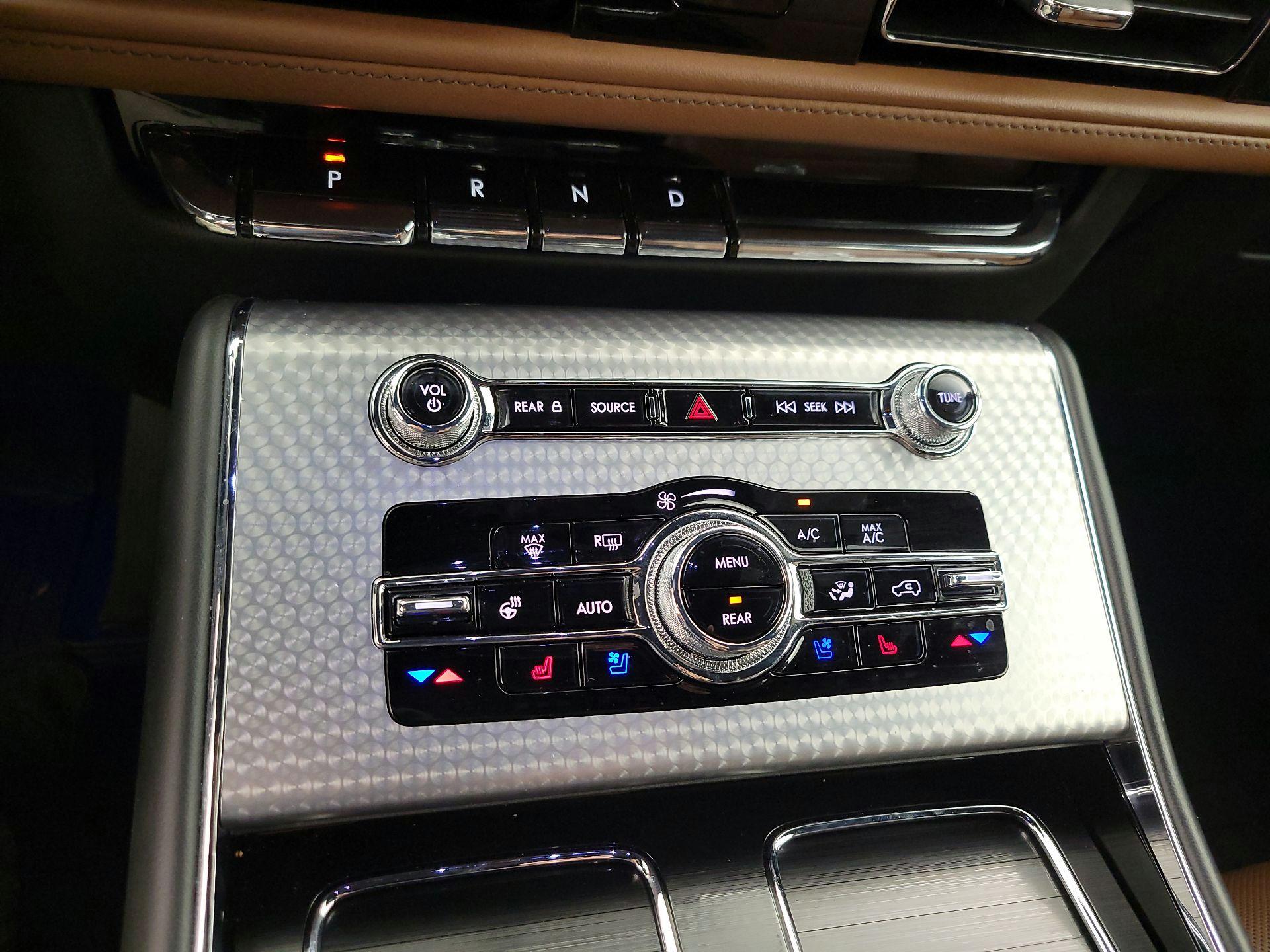 Thumbnail: 2021 Lincoln Aviator - 17