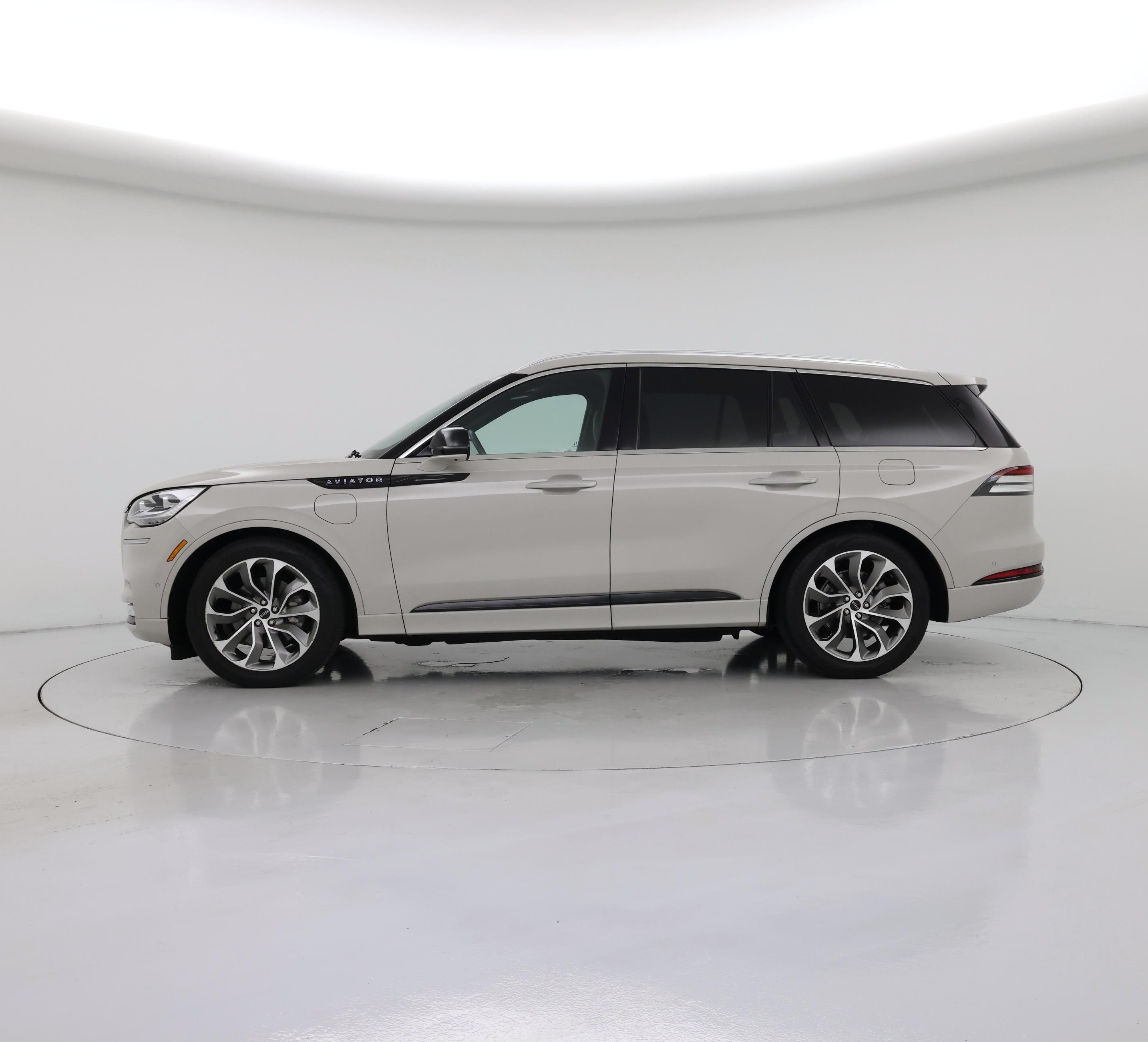 Thumbnail: 2021 Lincoln Aviator - 3