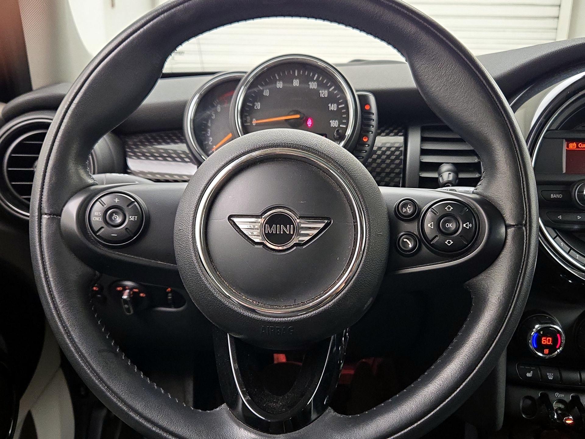 Thumbnail: 2016 MINI Cooper Hardtop - 10