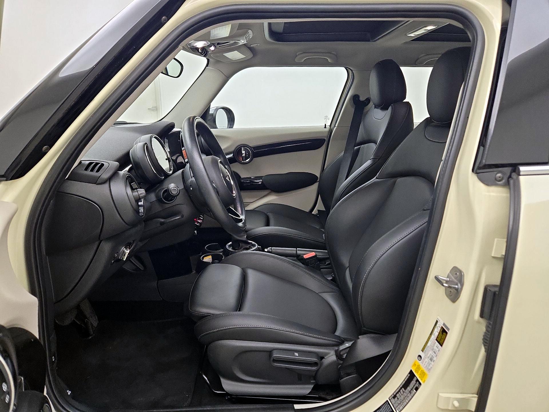 Thumbnail: 2016 MINI Cooper Hardtop - 11