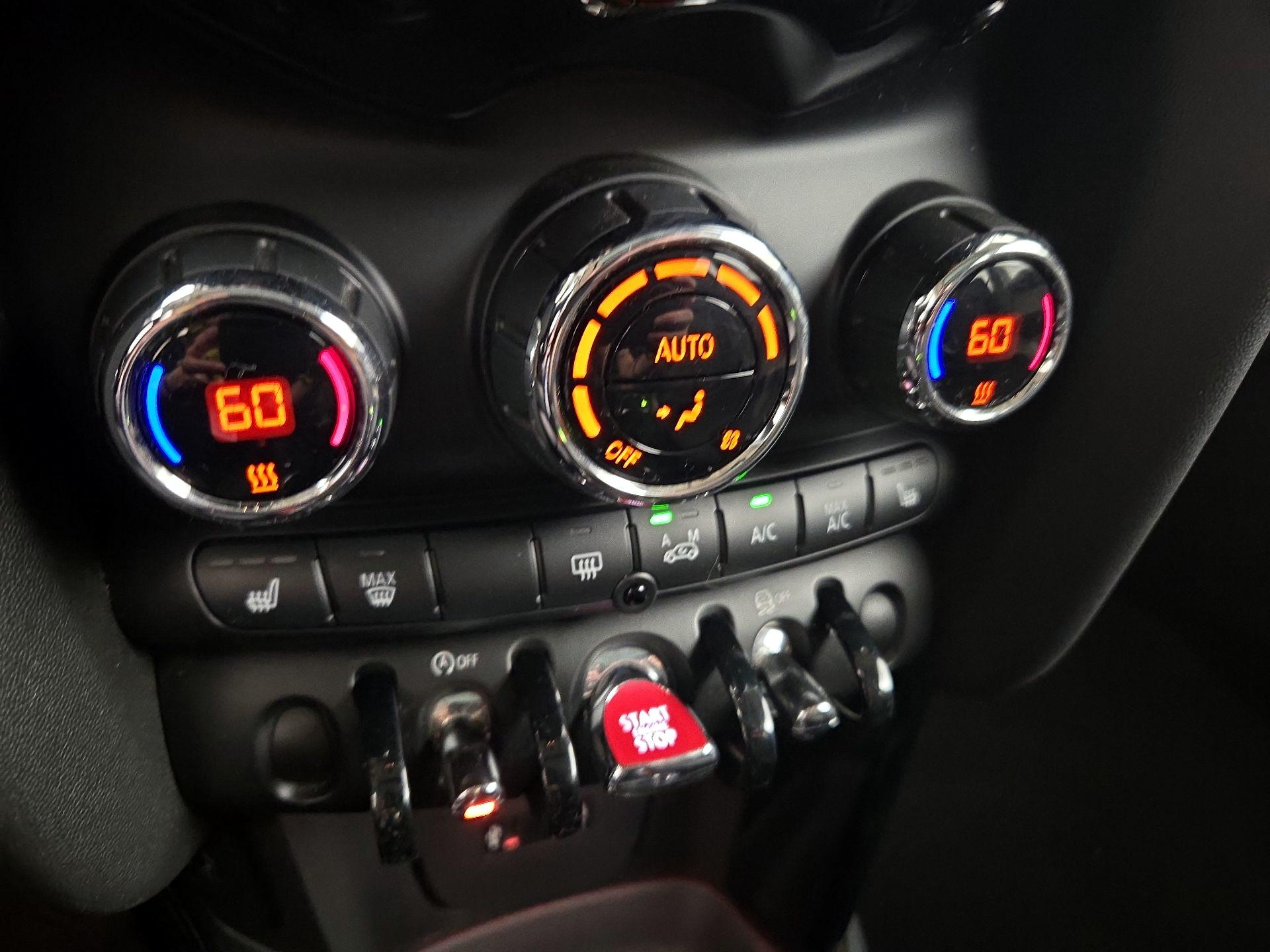 Thumbnail: 2016 MINI Cooper Hardtop - 14