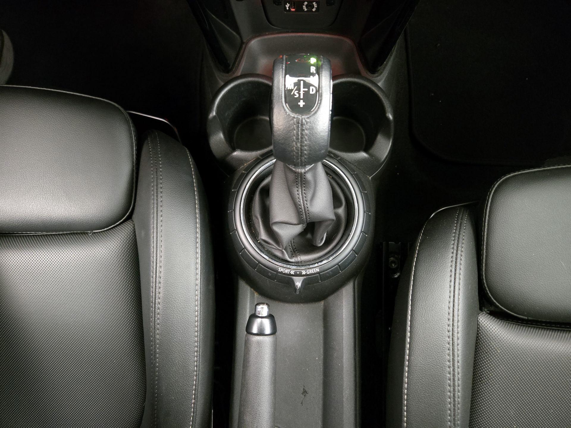 Thumbnail: 2016 MINI Cooper Hardtop - 15
