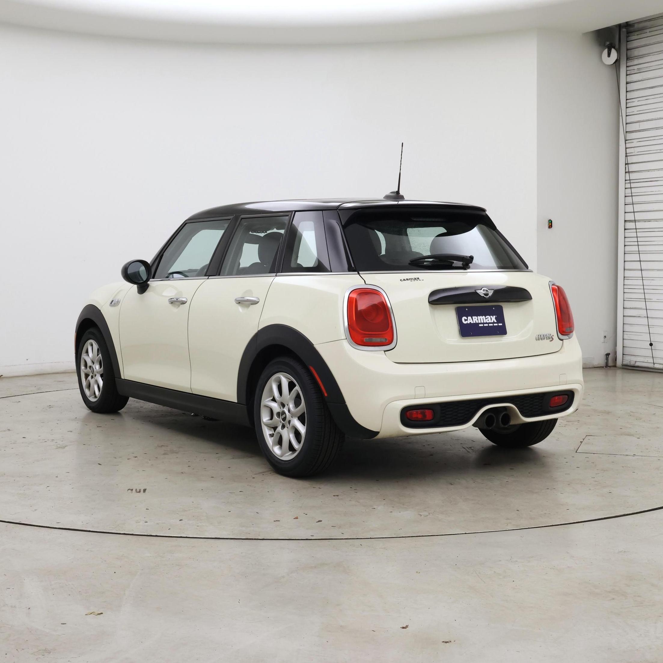 Thumbnail: 2016 MINI Cooper Hardtop - 2
