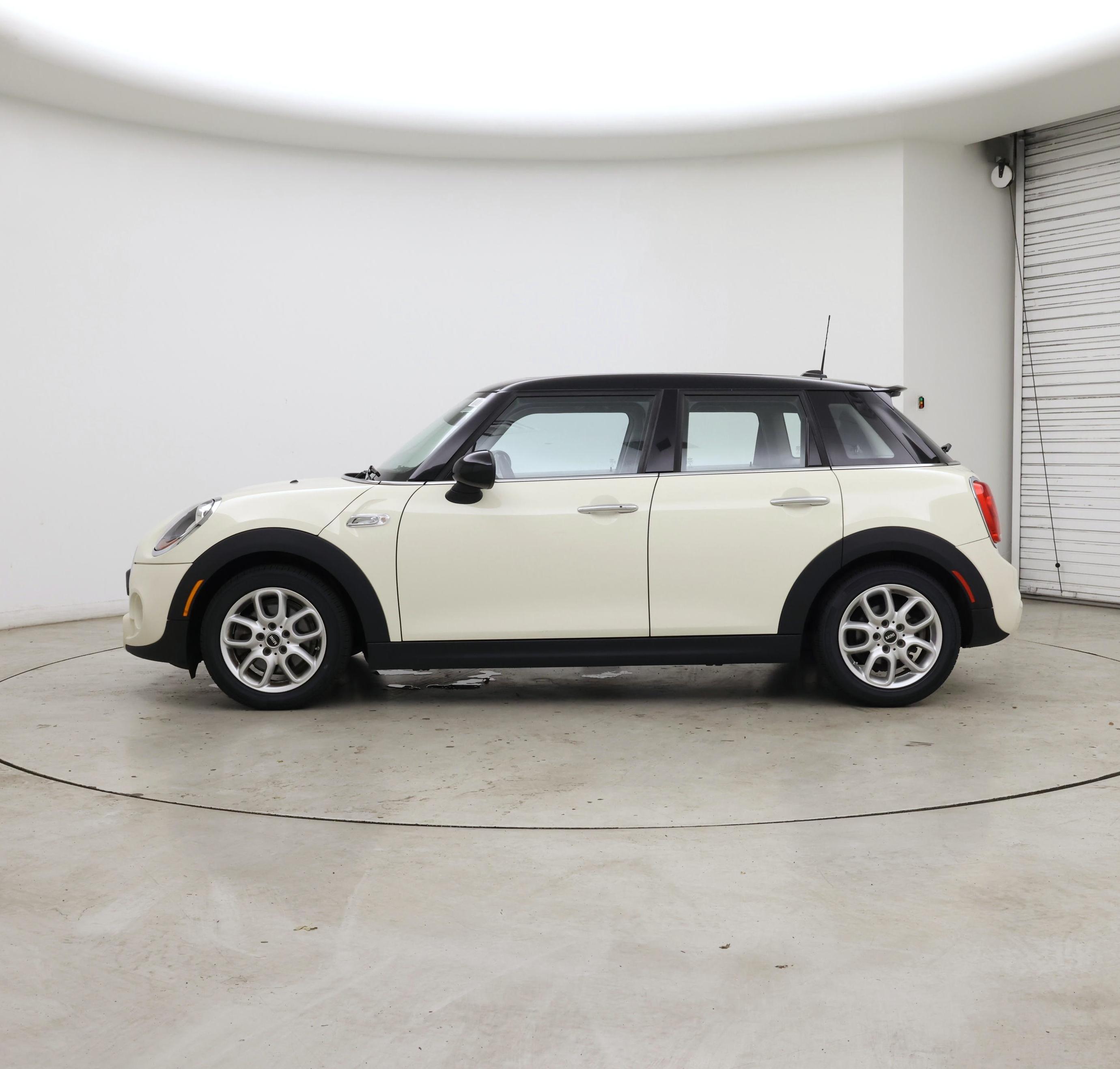 Thumbnail: 2016 MINI Cooper Hardtop - 3